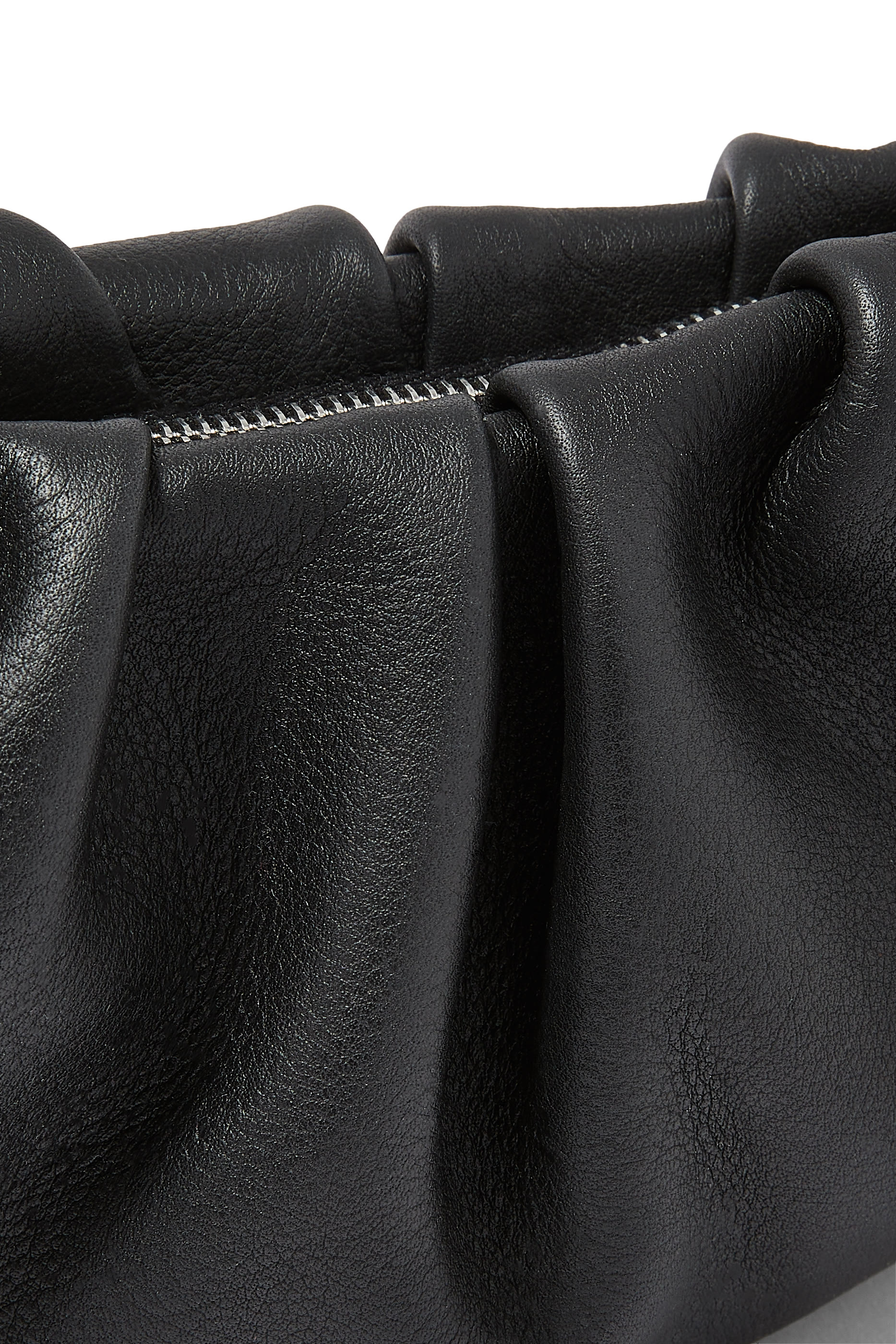 حقيبة صغيرة بتصميم مقوس حقيبة صغيرة بتصميم مقوس