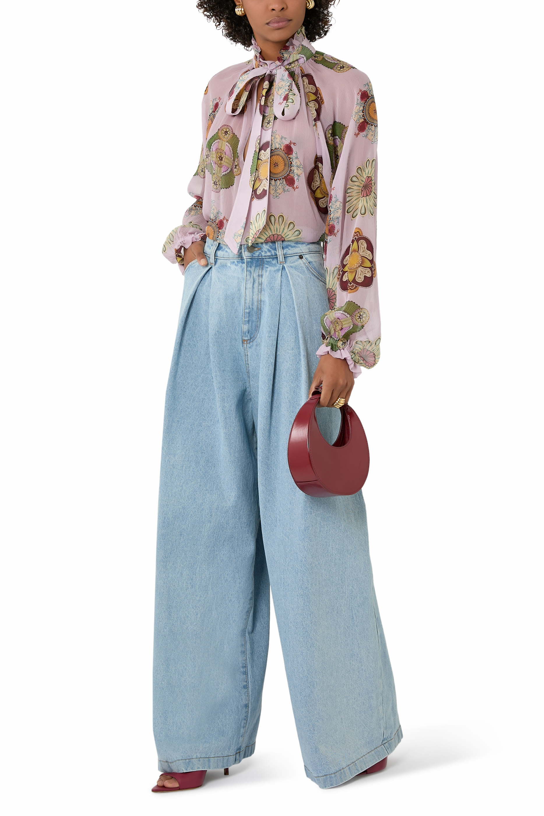 بنطال جينز بقصة ساق واسعة بخصر مرتفع