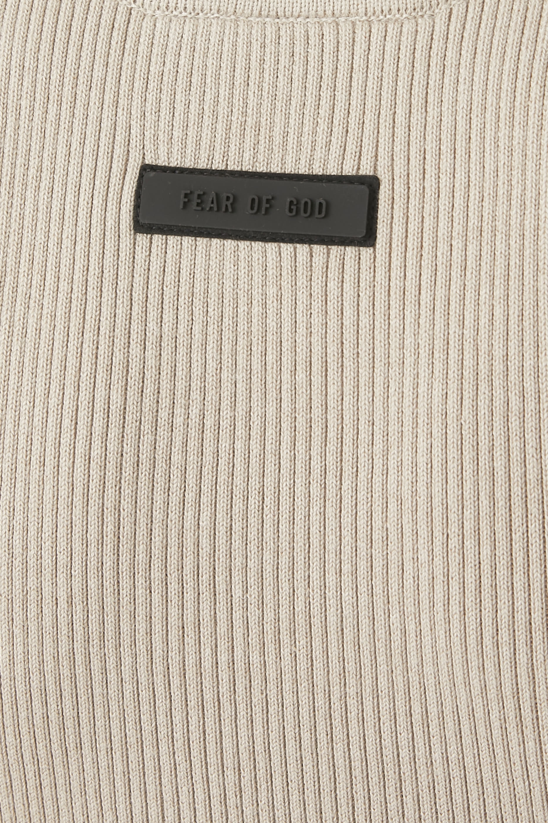 بلوزة رياضية بدون أكمام