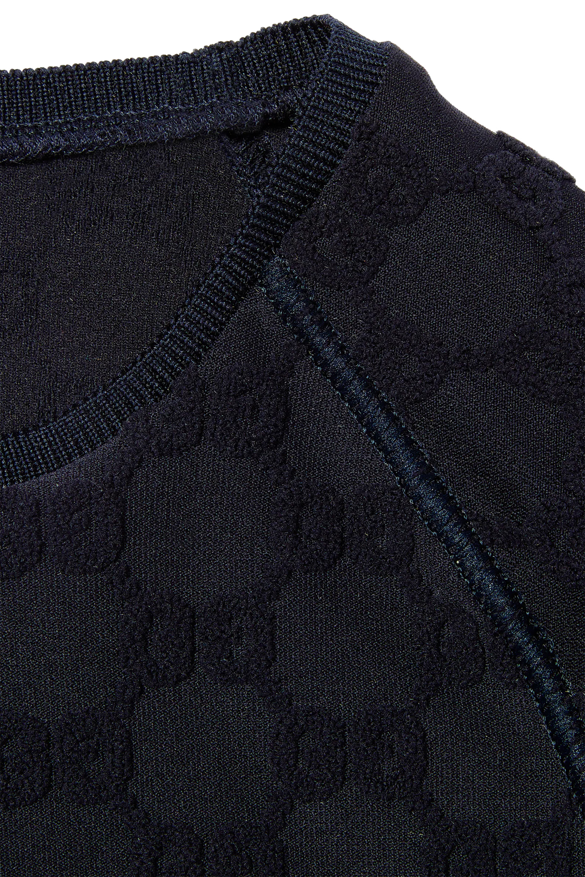 تيشيرت بنقشة حرفي شعار الماركة قماش تيري