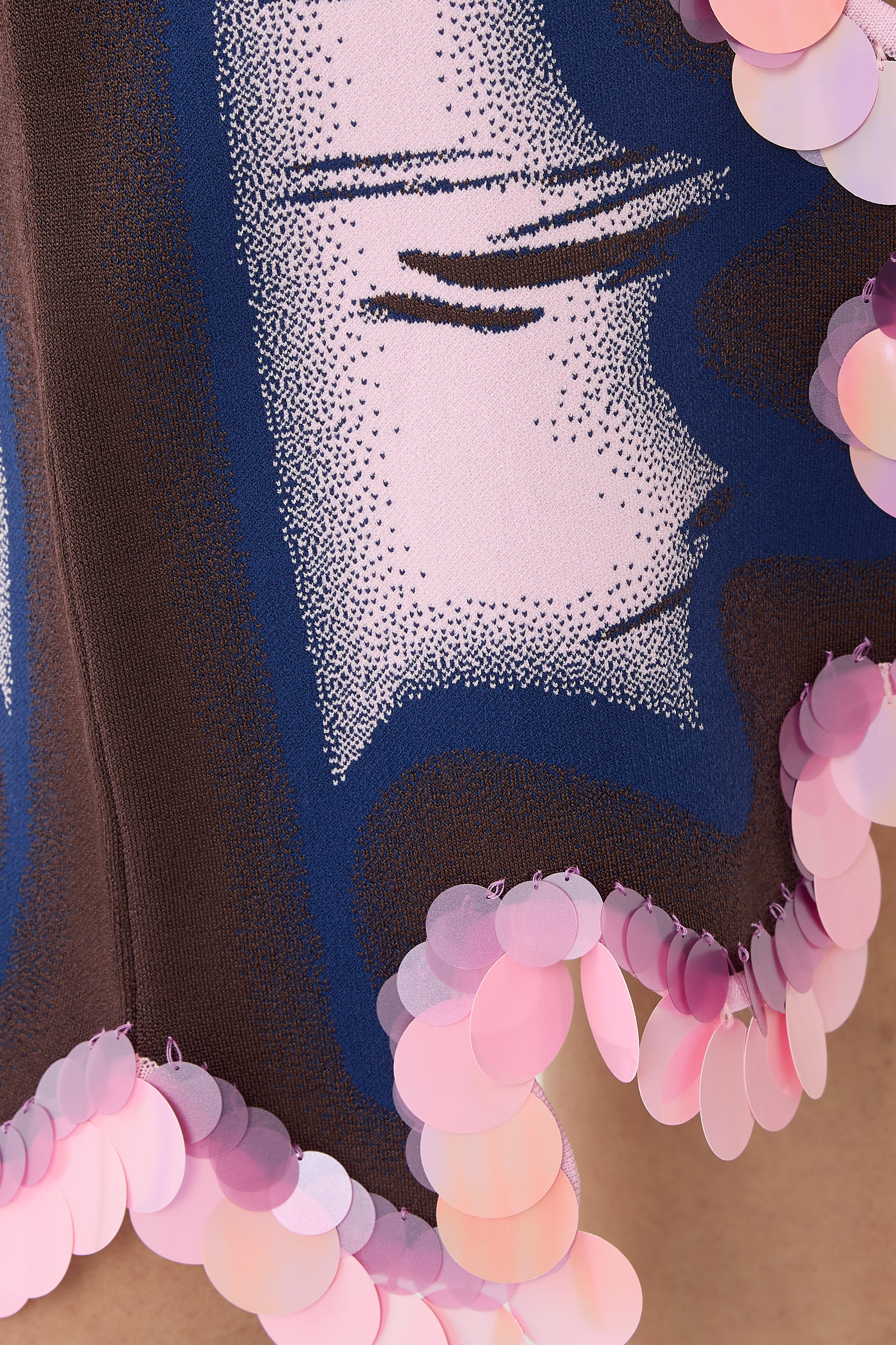 فستان روبين بتصميم متموج بوجهين مزين بترتر