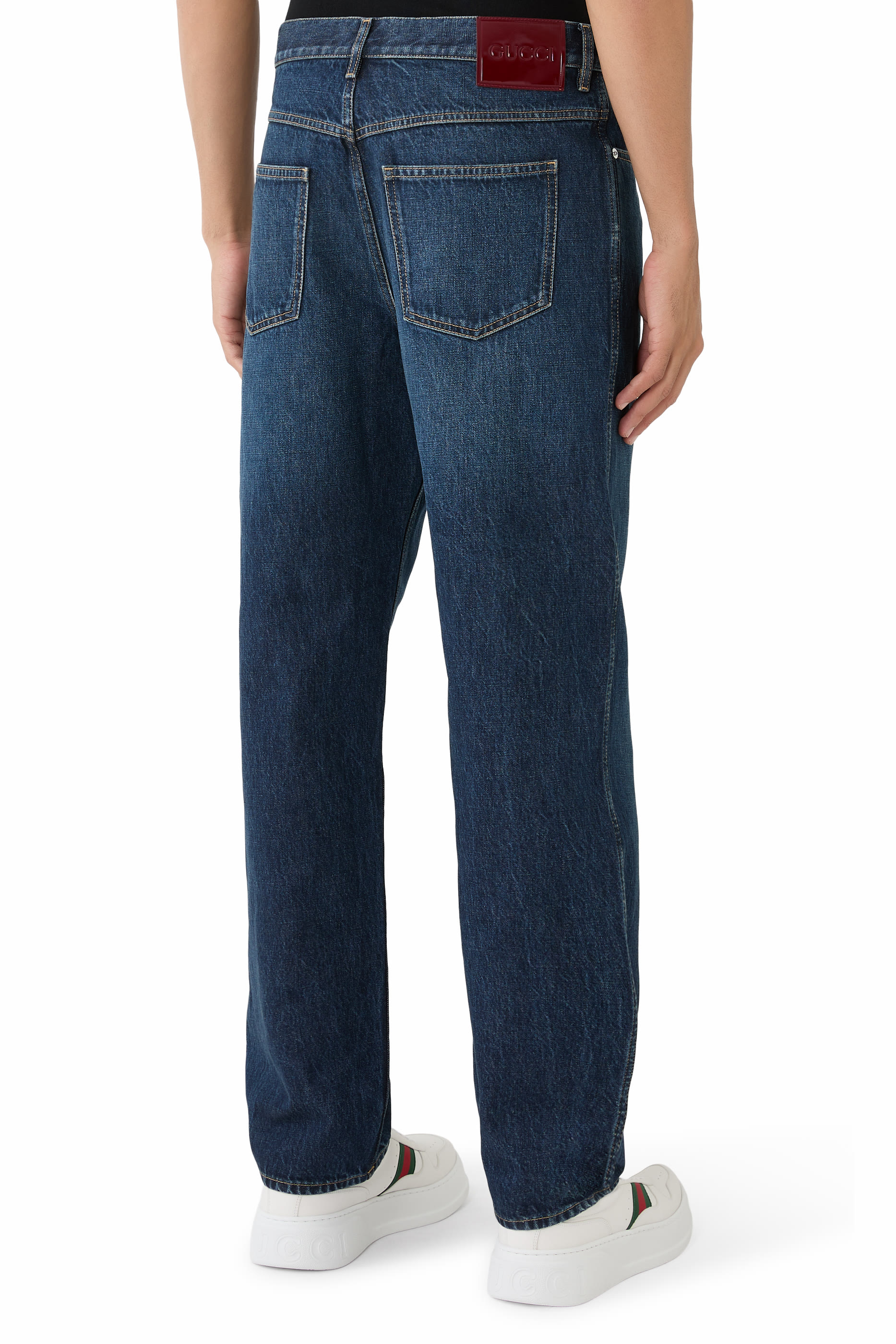 بنطال بقصة ضيقة وشعار الماركة قطن دنيم