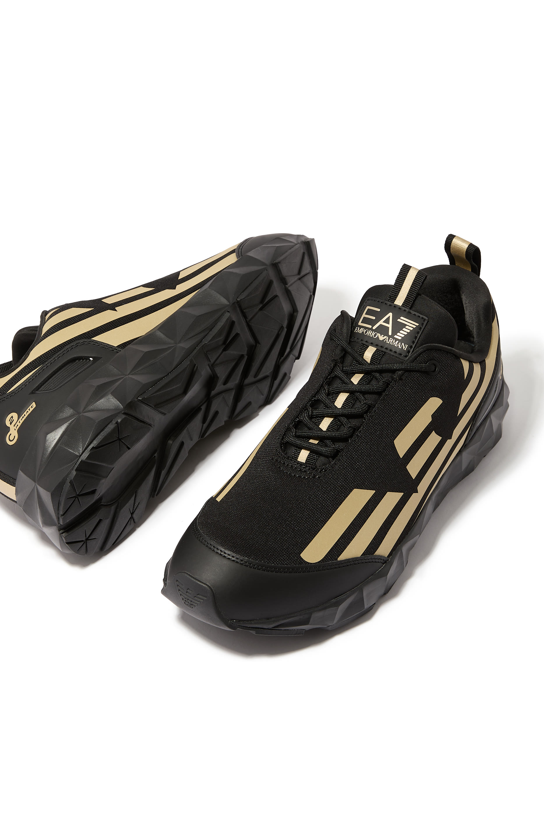 سنيكرز التيميت سي 2 كومبات بشعار الماركة