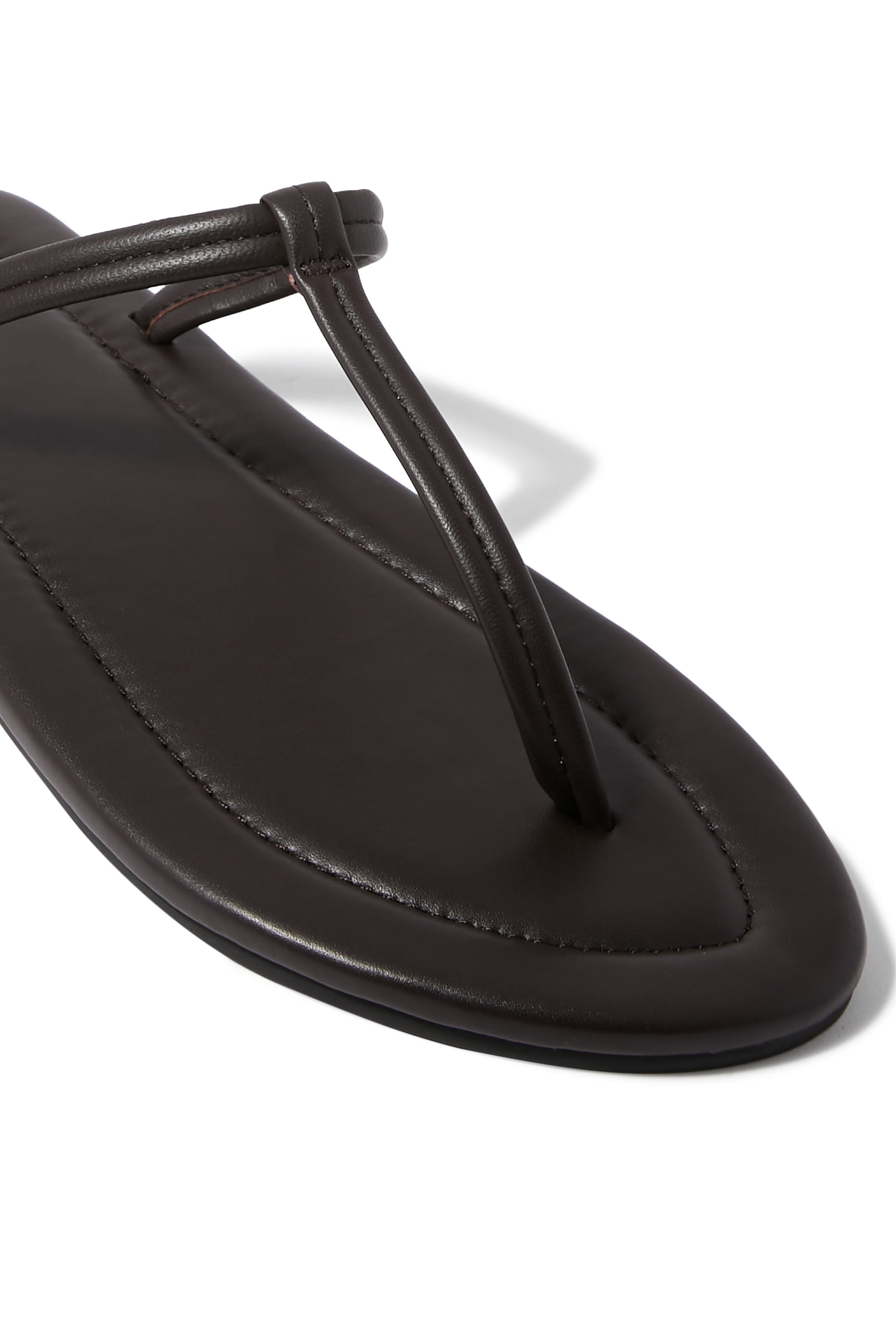 حذاء خفيف بسير على شكل حرف T