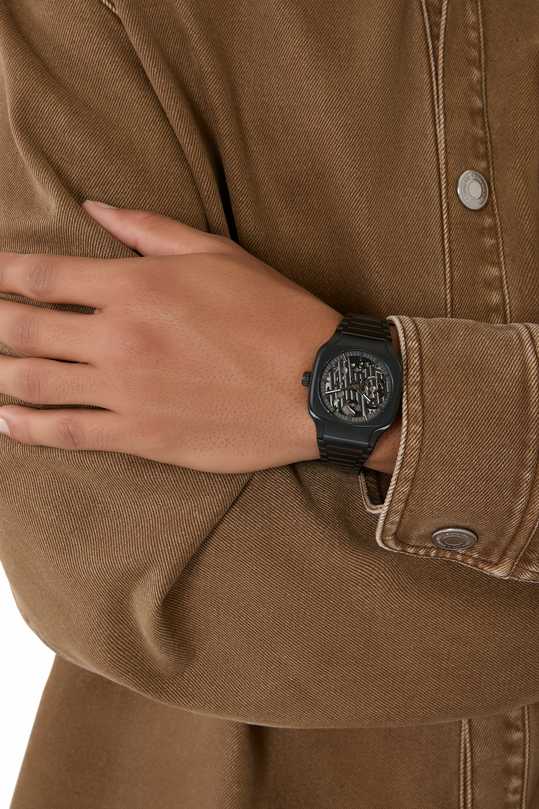 ساعة سوت ديبث بهيكلية مرئية