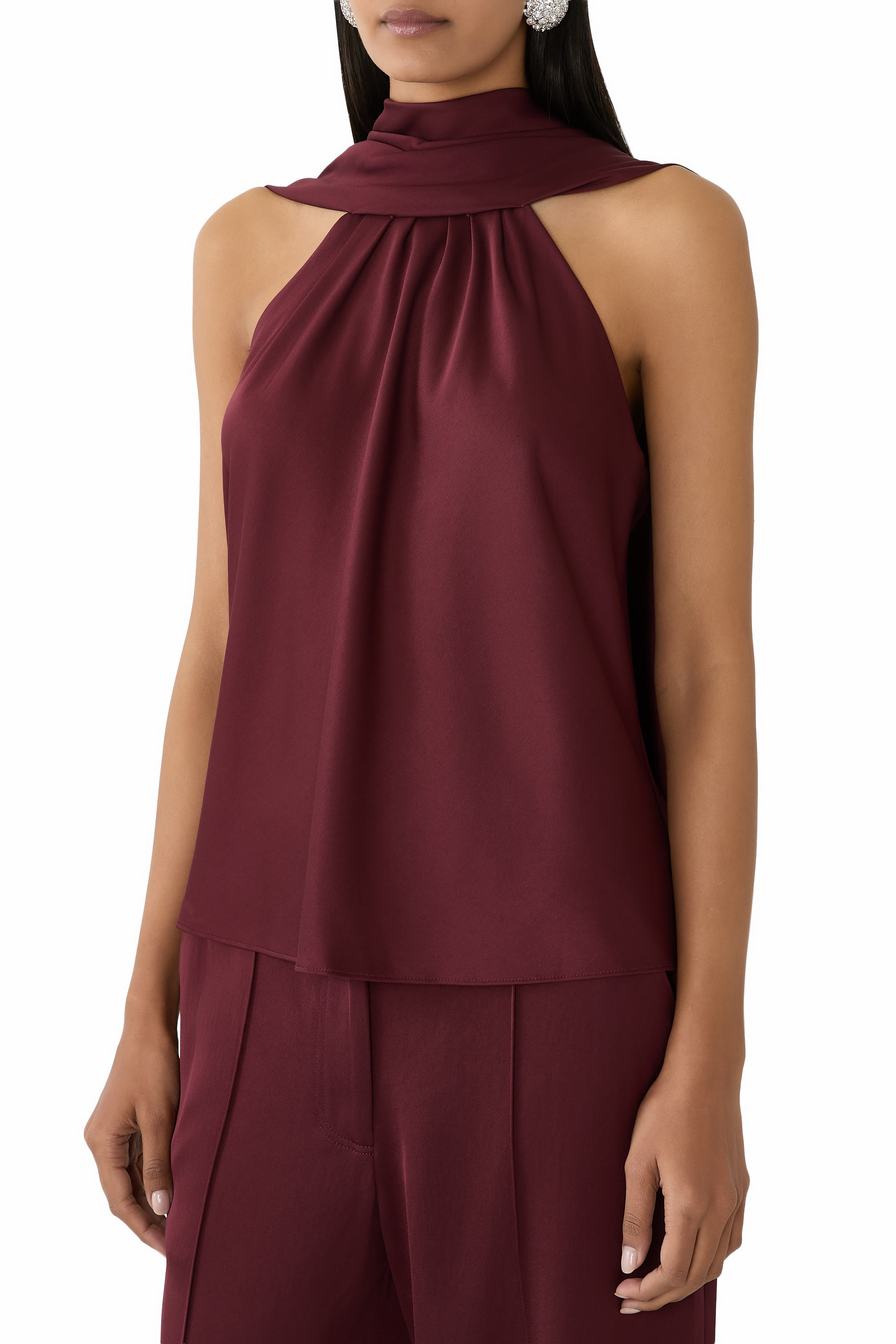 بلوزة سكارليت بتصميم كاب ستان