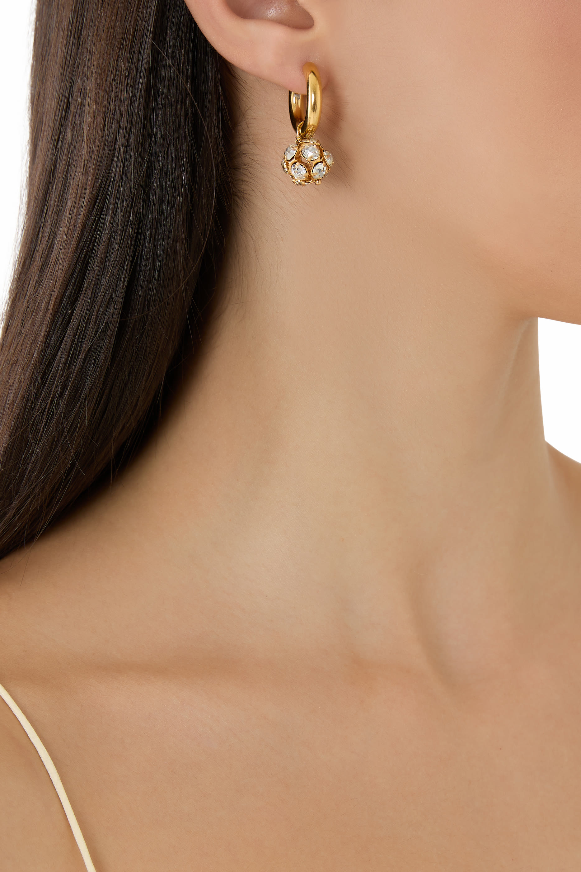 أقراط دائرية مرصعة بلؤلؤ وكريستال