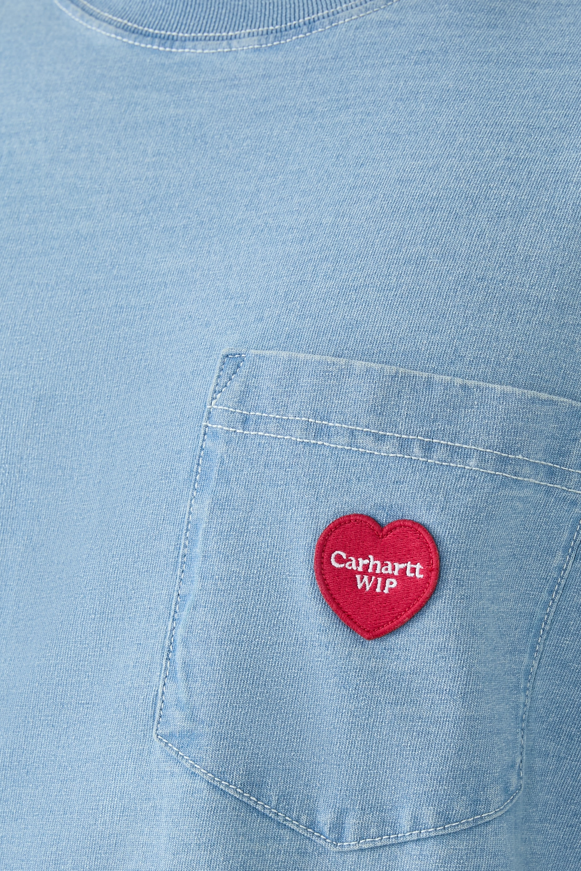 تيشيرت بجيب بشعار الماركة تيشيرت بجيب بشعار الماركة