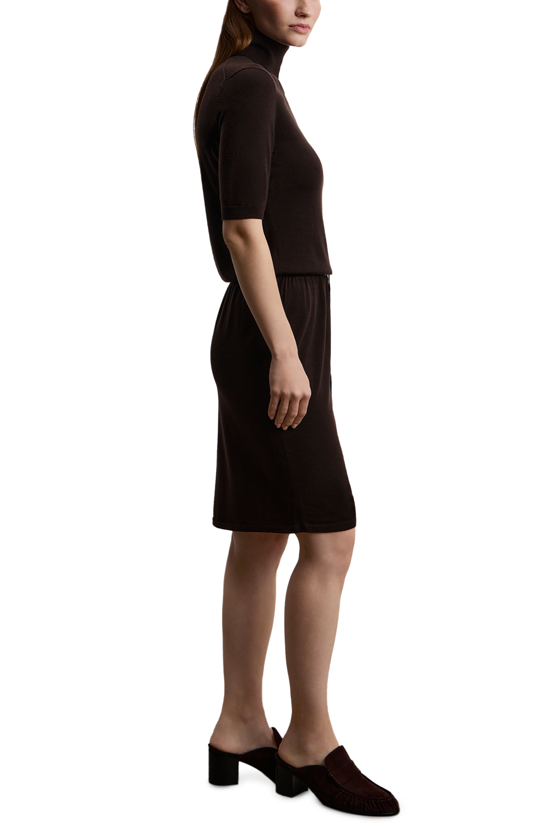 بلوزة بياقة عالية حرير