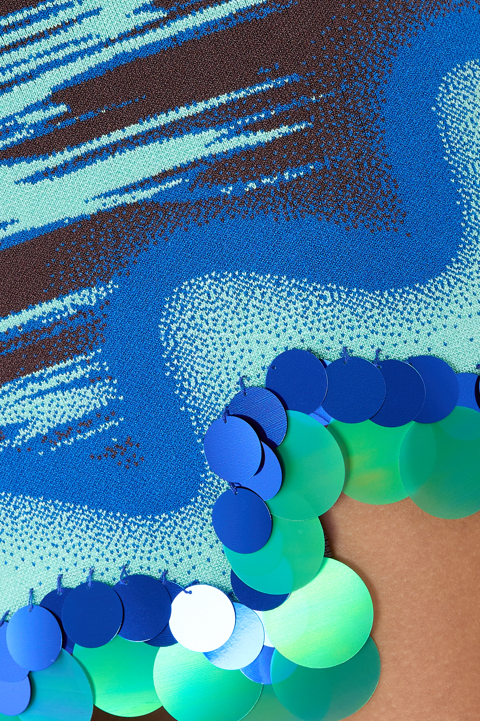 فستان روبين بتصميم مموج بوجهين مزين بترتر