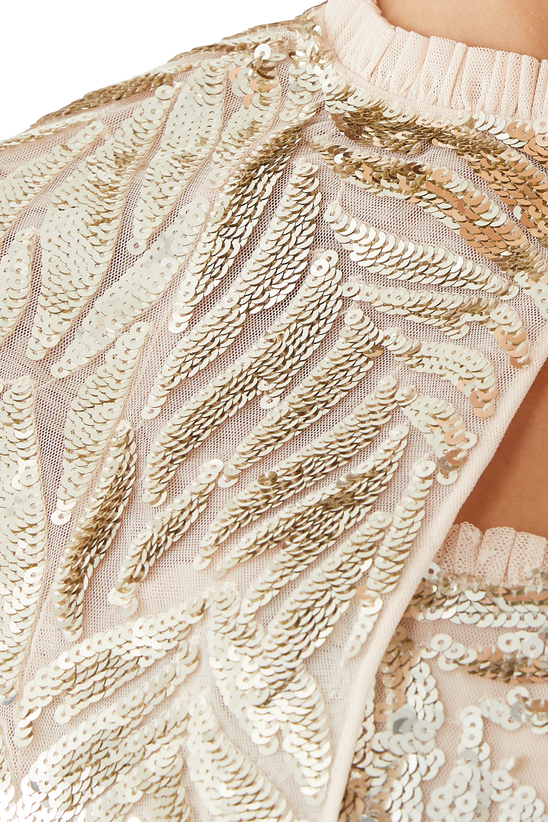 كاب قصير مفتوح مزين بترتر بتصميم ريش