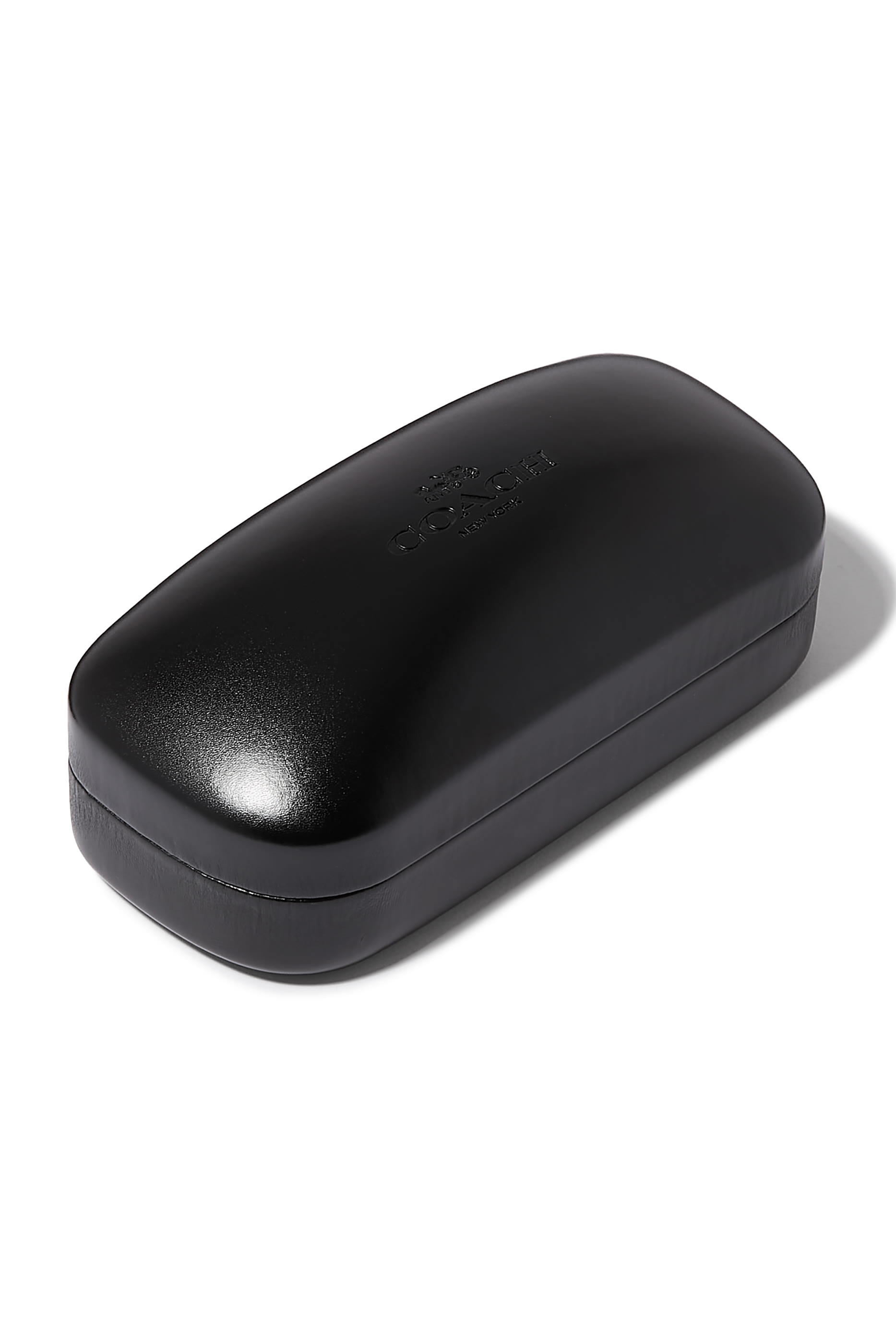 نظارة شمسية بإطار غير منتظم وشعار C منحوت على الذراعين