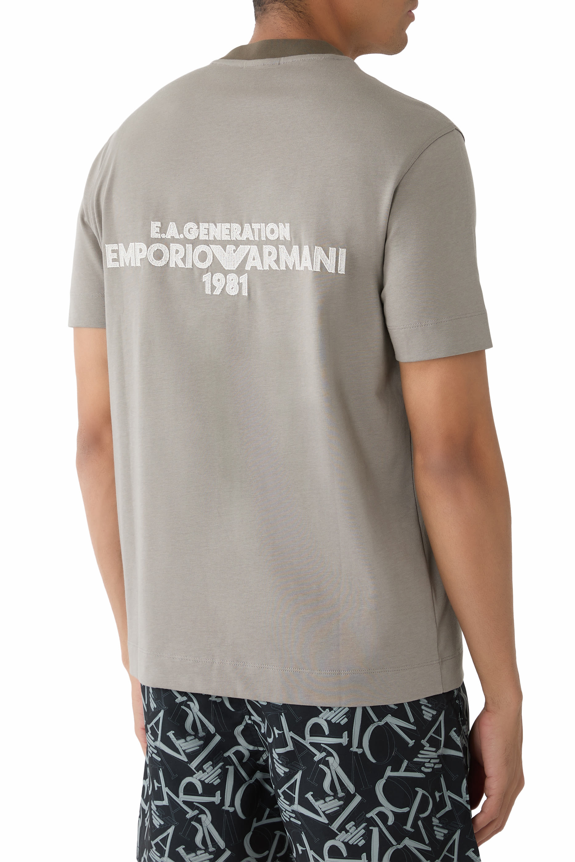 تيشيرت بشعار الماركة