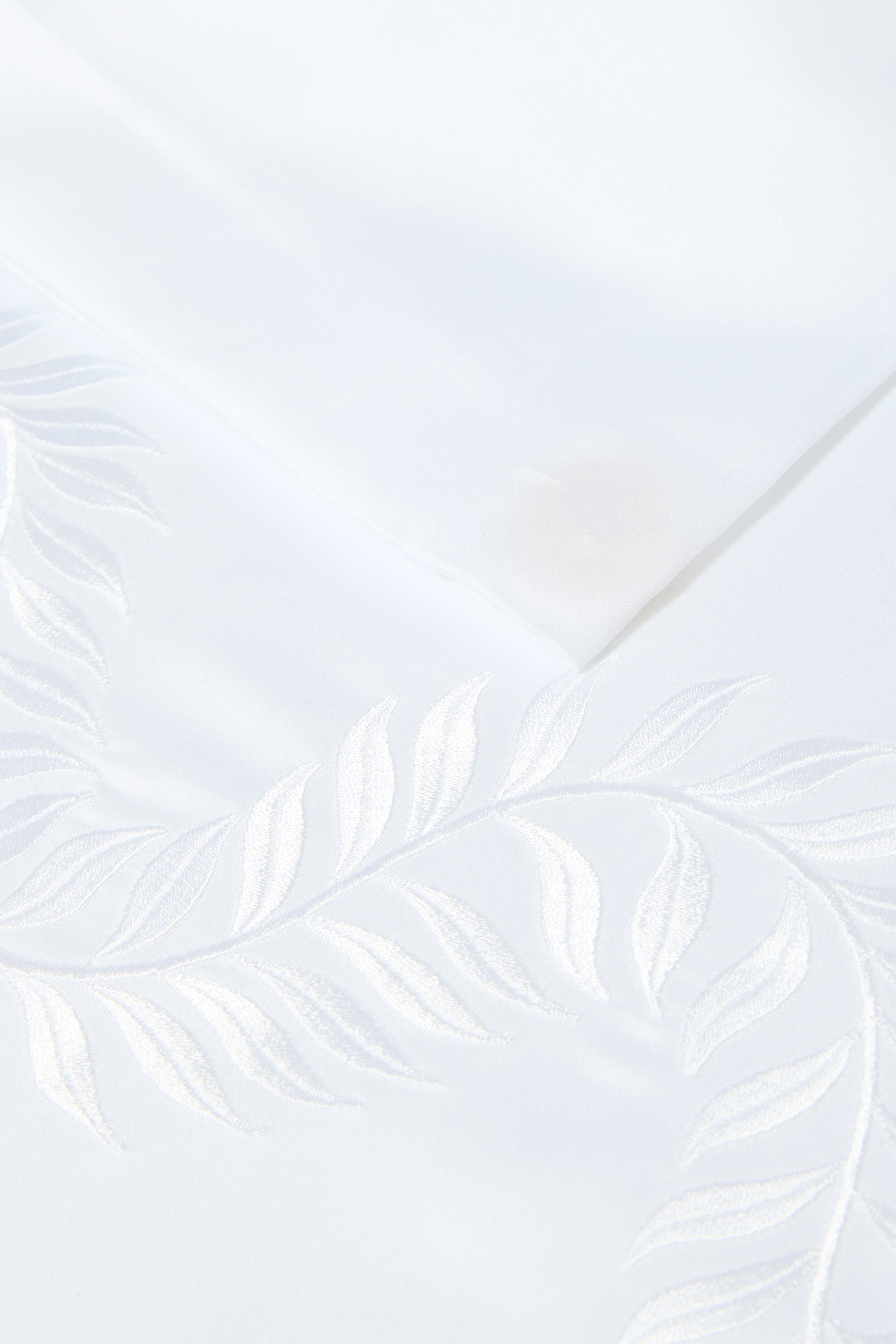 لحاف بتطريزات إكليل غار بكثافة 600 خيط