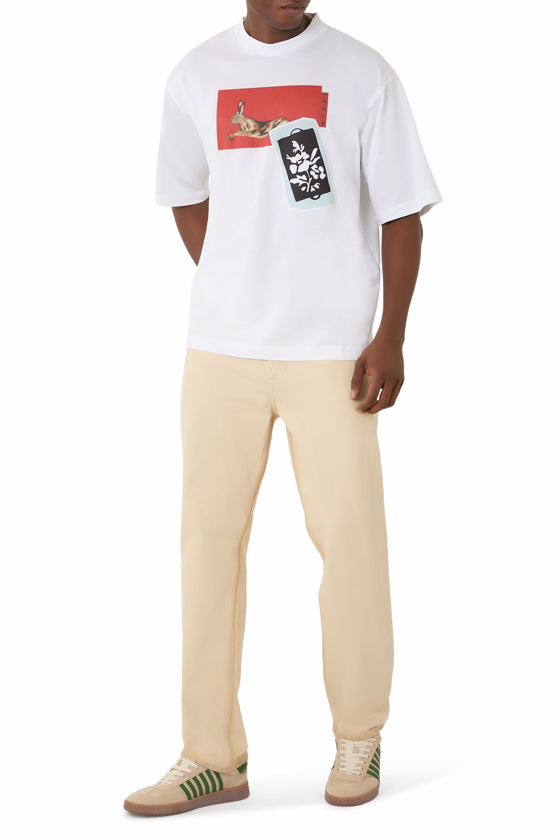 تيشيرت بأكمام قصيرة