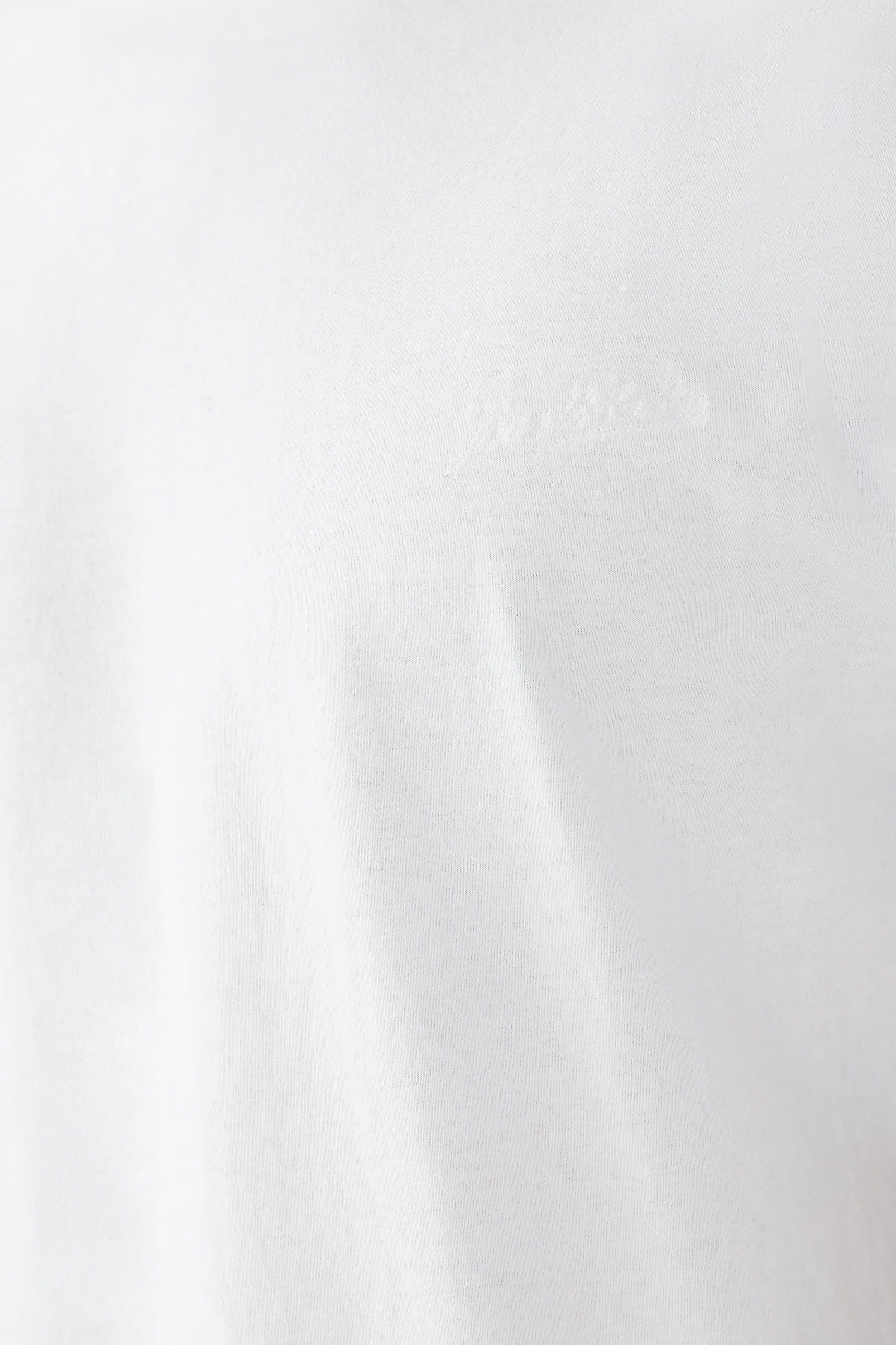 تيشيرت بشعار الماركة