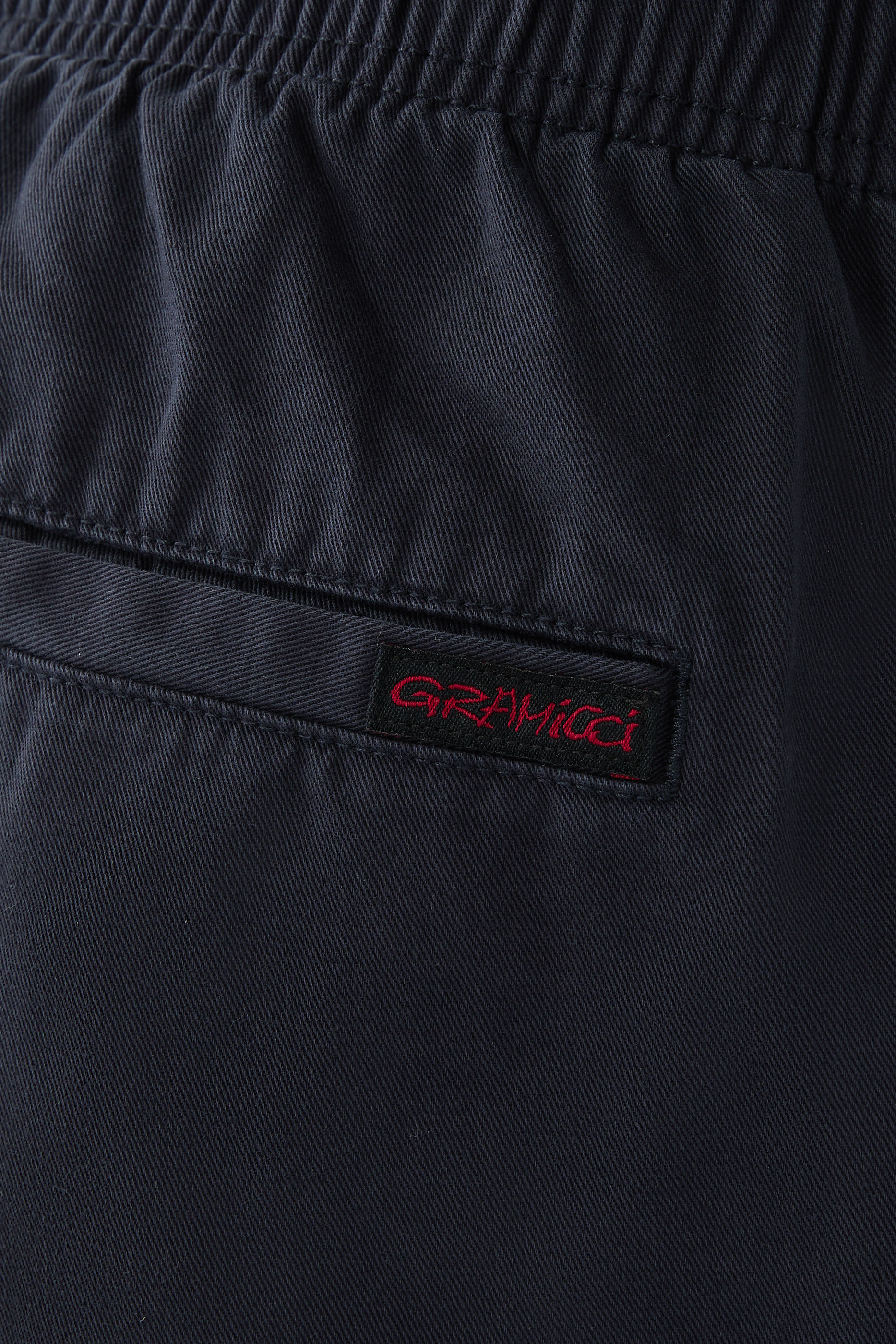 بنطال بقصة ساق مستقيمة بنطال بقصة ساق مستقيمة