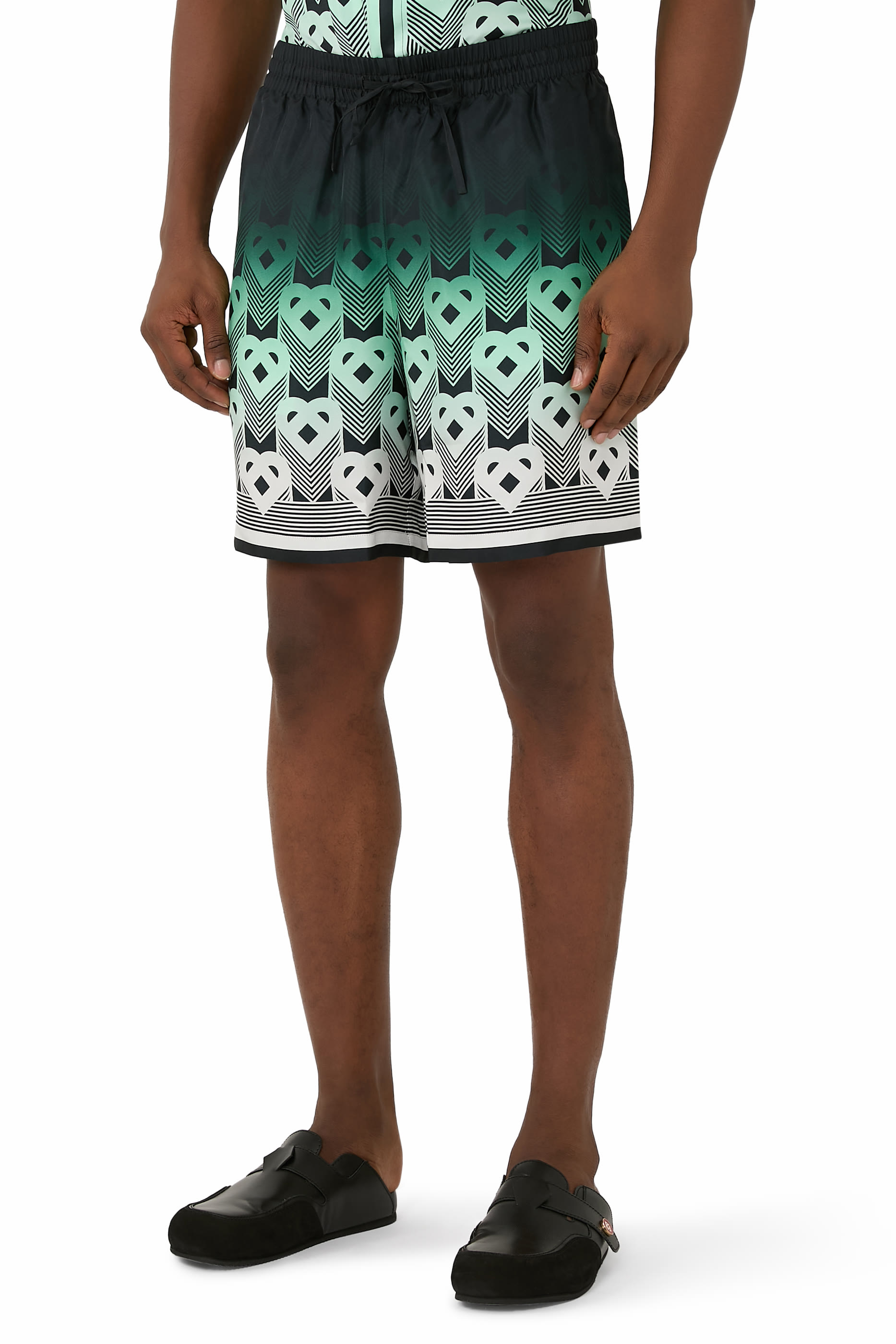 شورت بنقشة حرف شعار الماركة بلون متدرج حرير