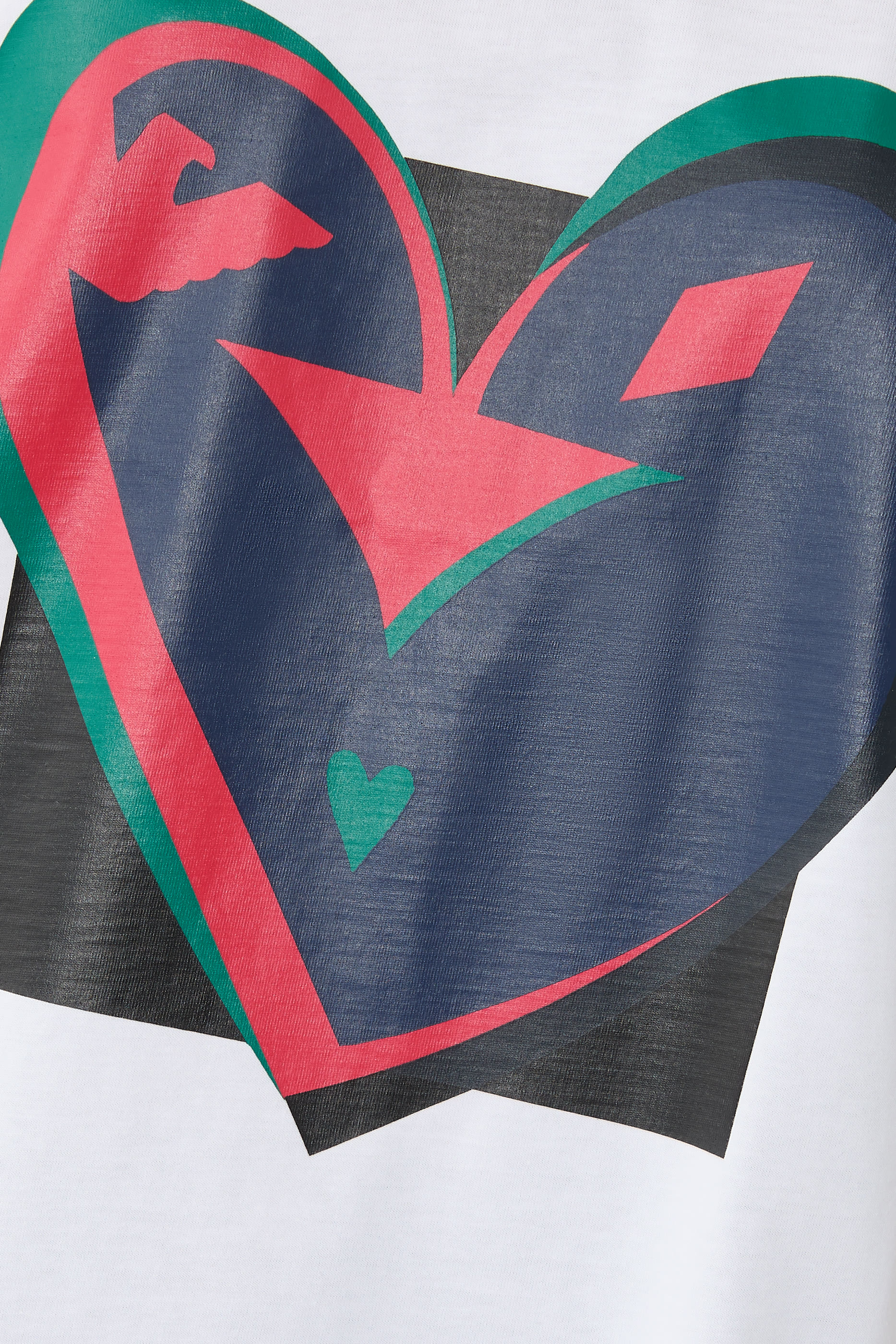 تيشيرت بنقشة قلب غرافيكية