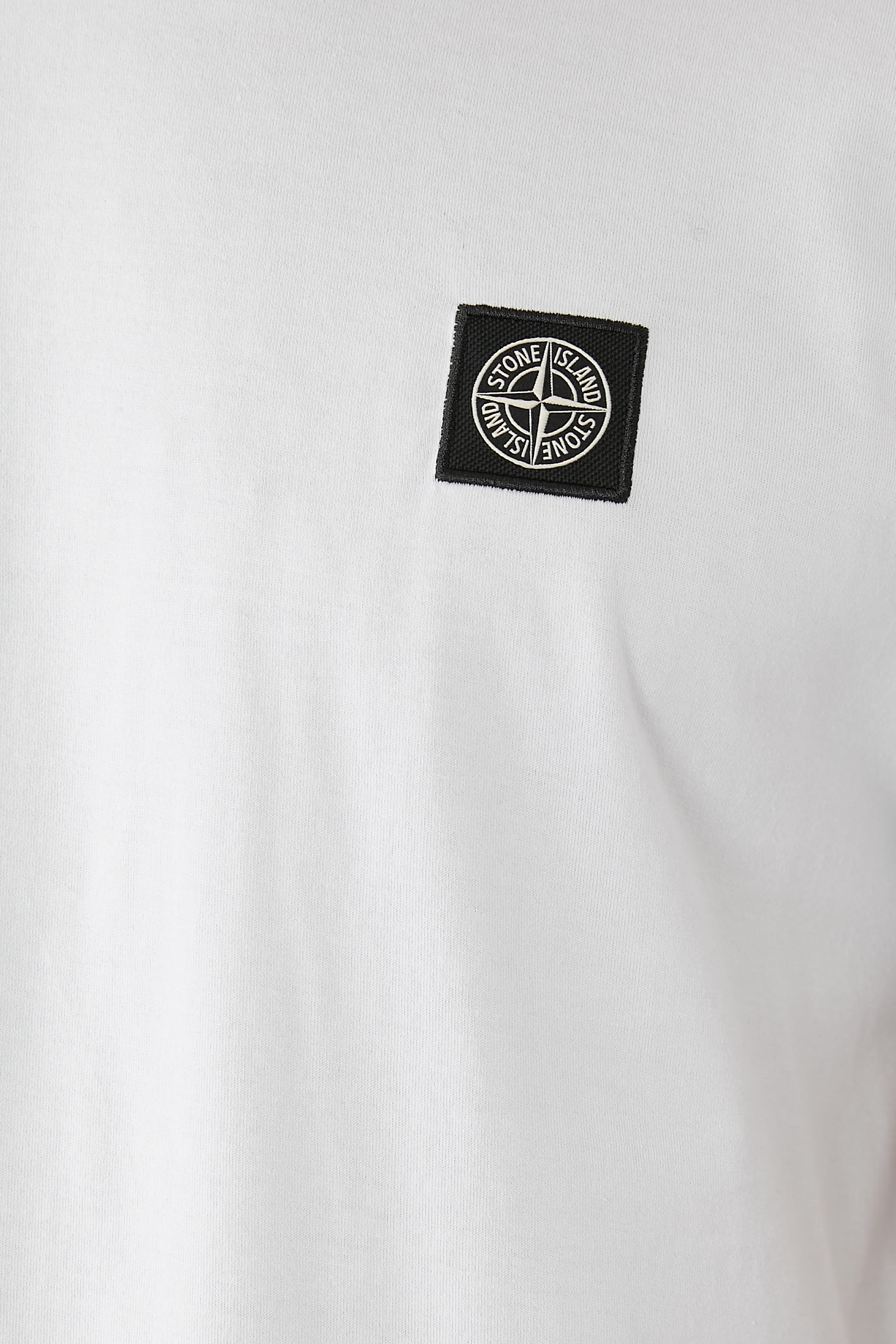 تيشيرت بأكمام قصيرة