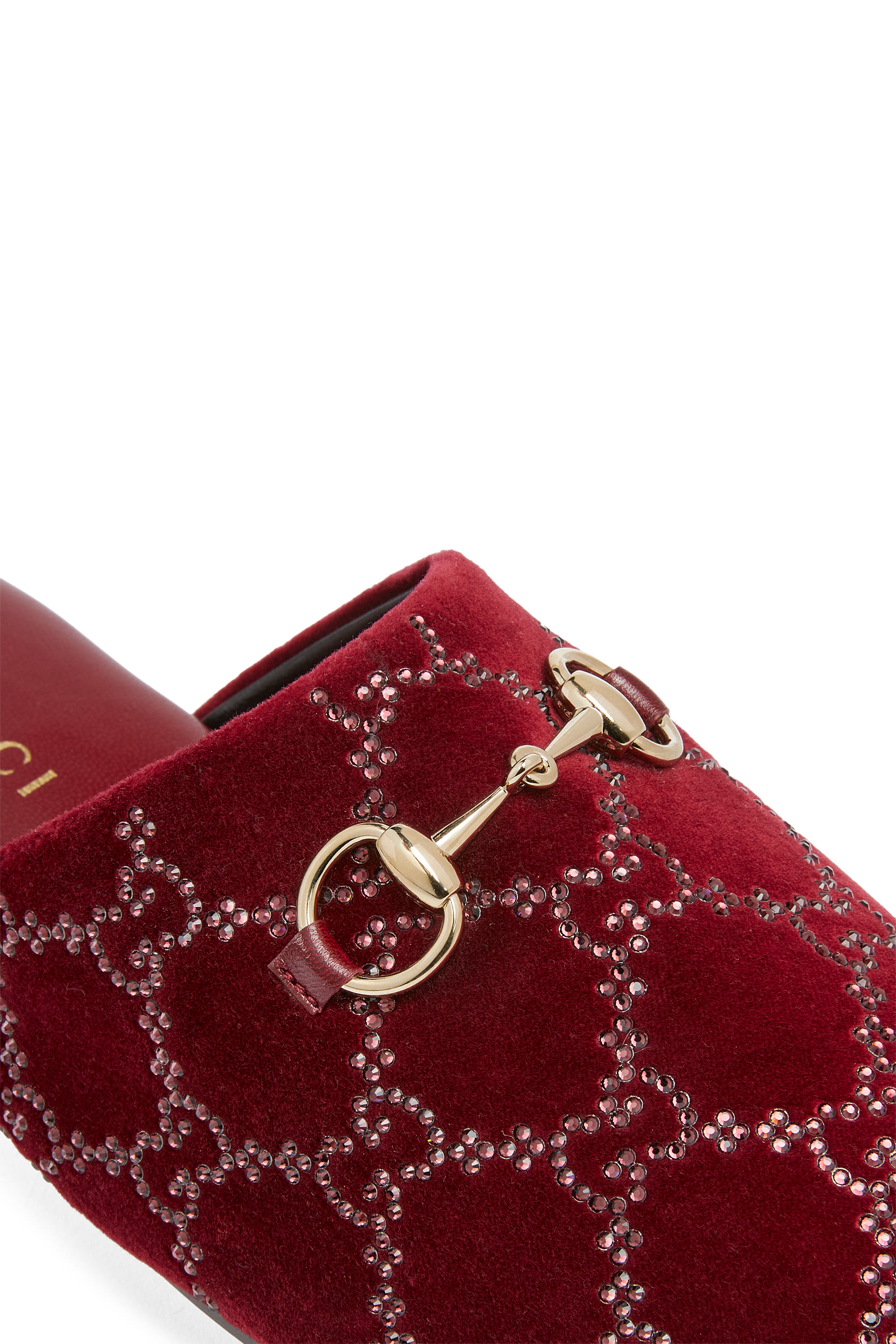 حذاء مفتوح من الخلف مزين بحلية شعار الماركة مرصعة بكريستال