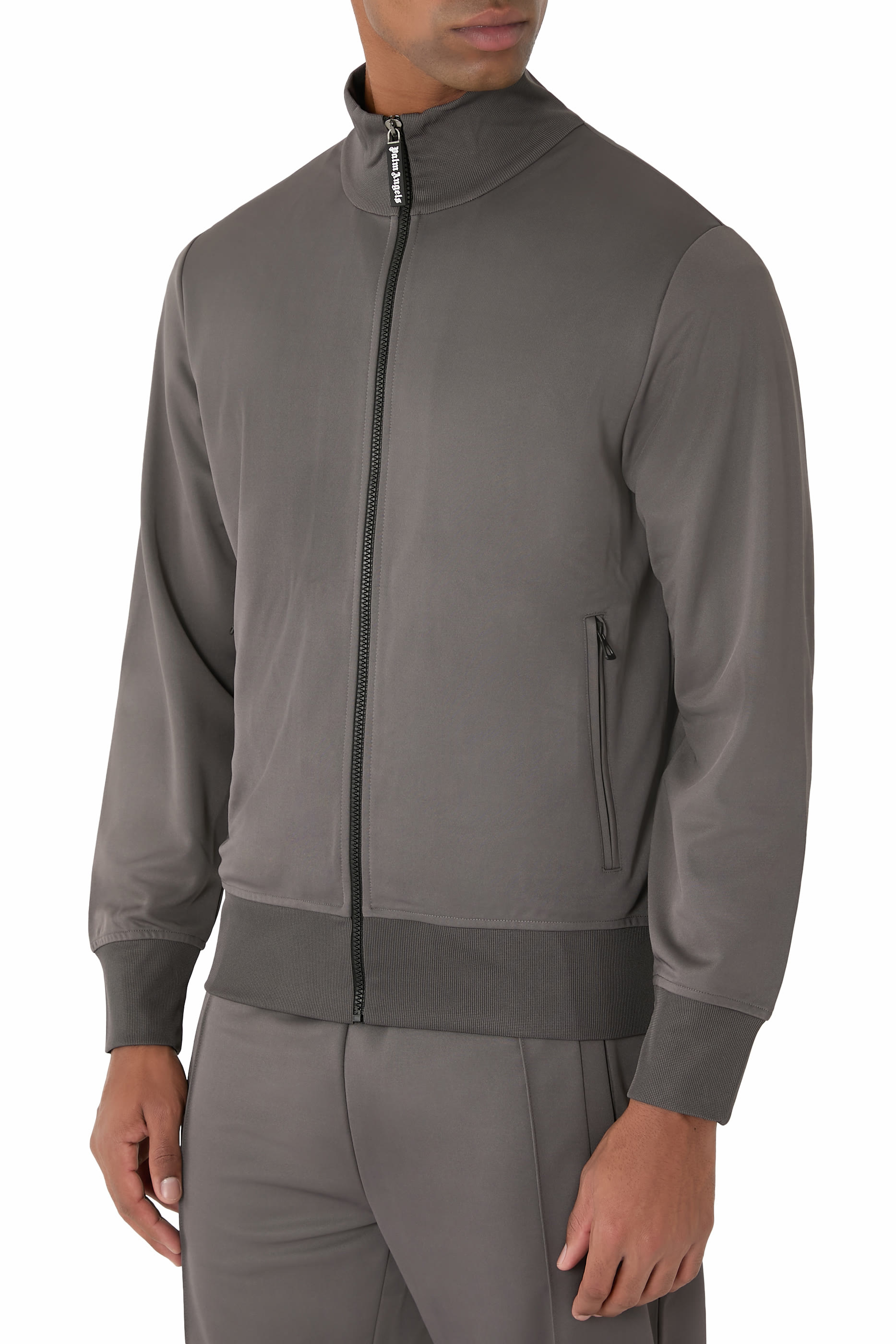 جاكيت رياضي بشعار الماركة المقوس في الخلف