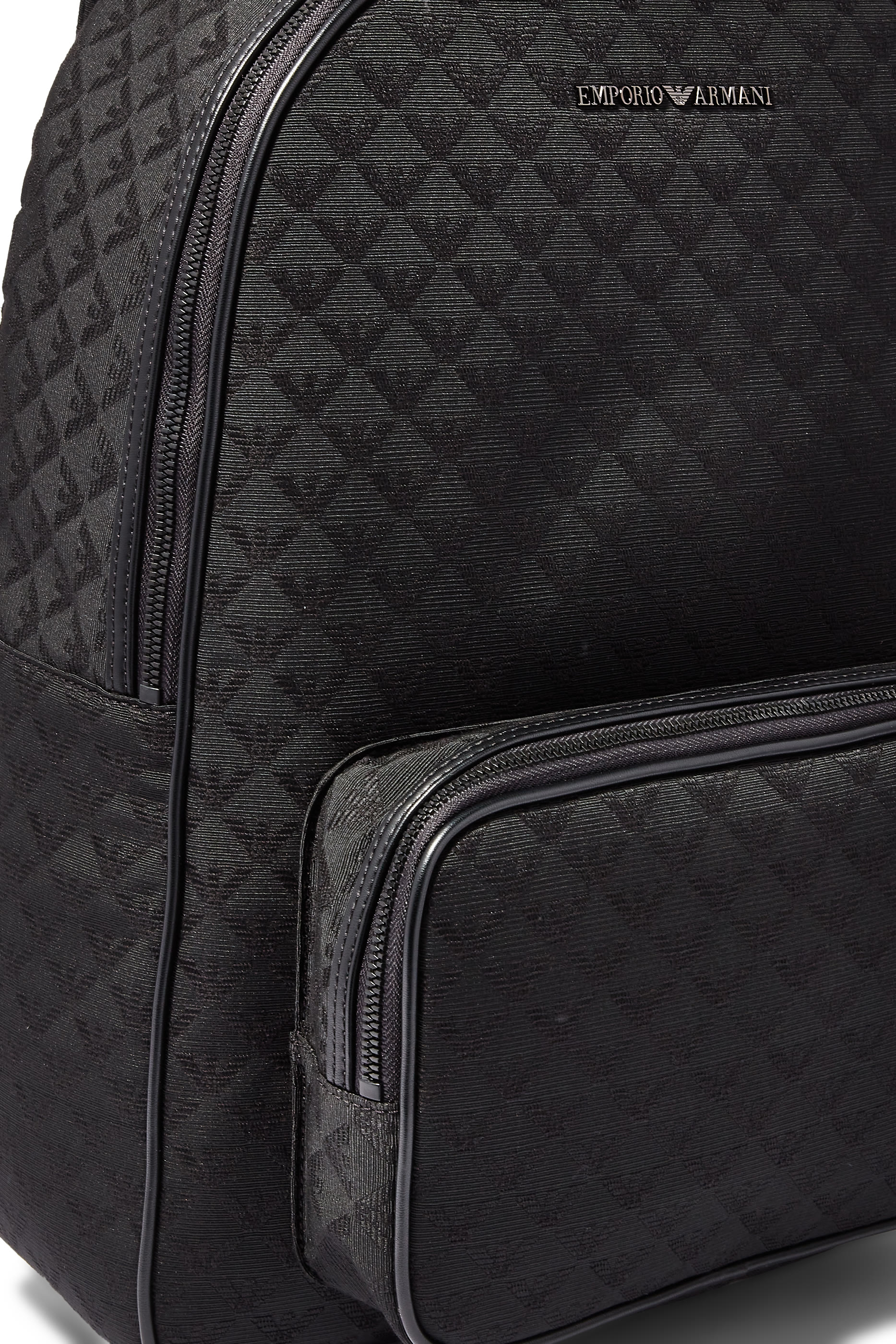 حقيبة ظهر بطبعة شعار الماركة بالكامل