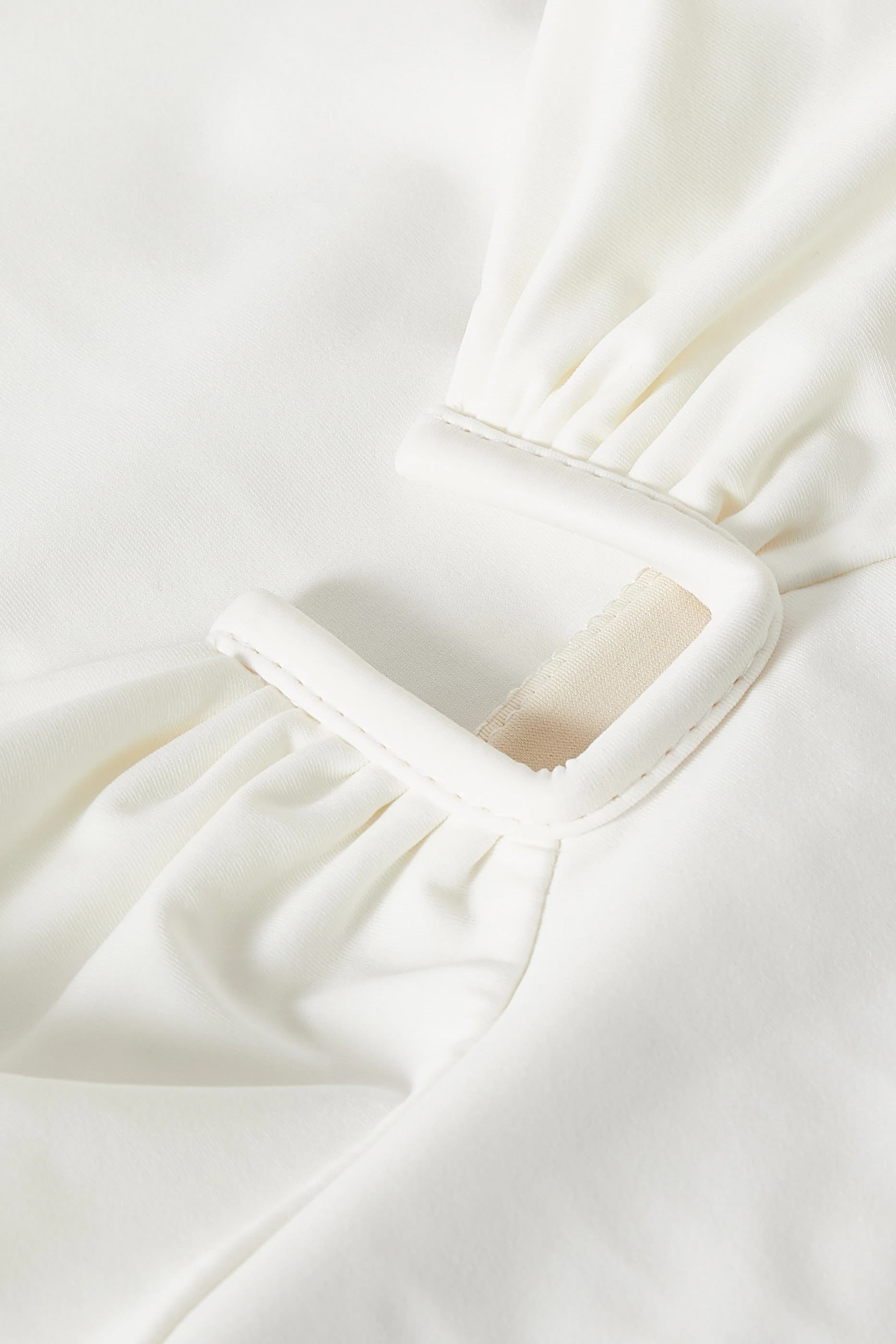 بدلة سباحة كان بتصميم قطعة واحدة