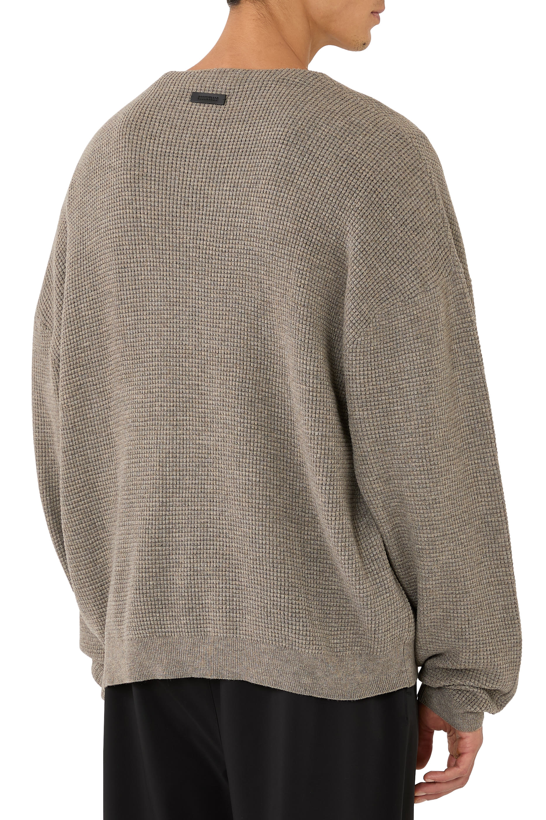 كنزة وافل بأكمام طويلة وياقة ضيقة