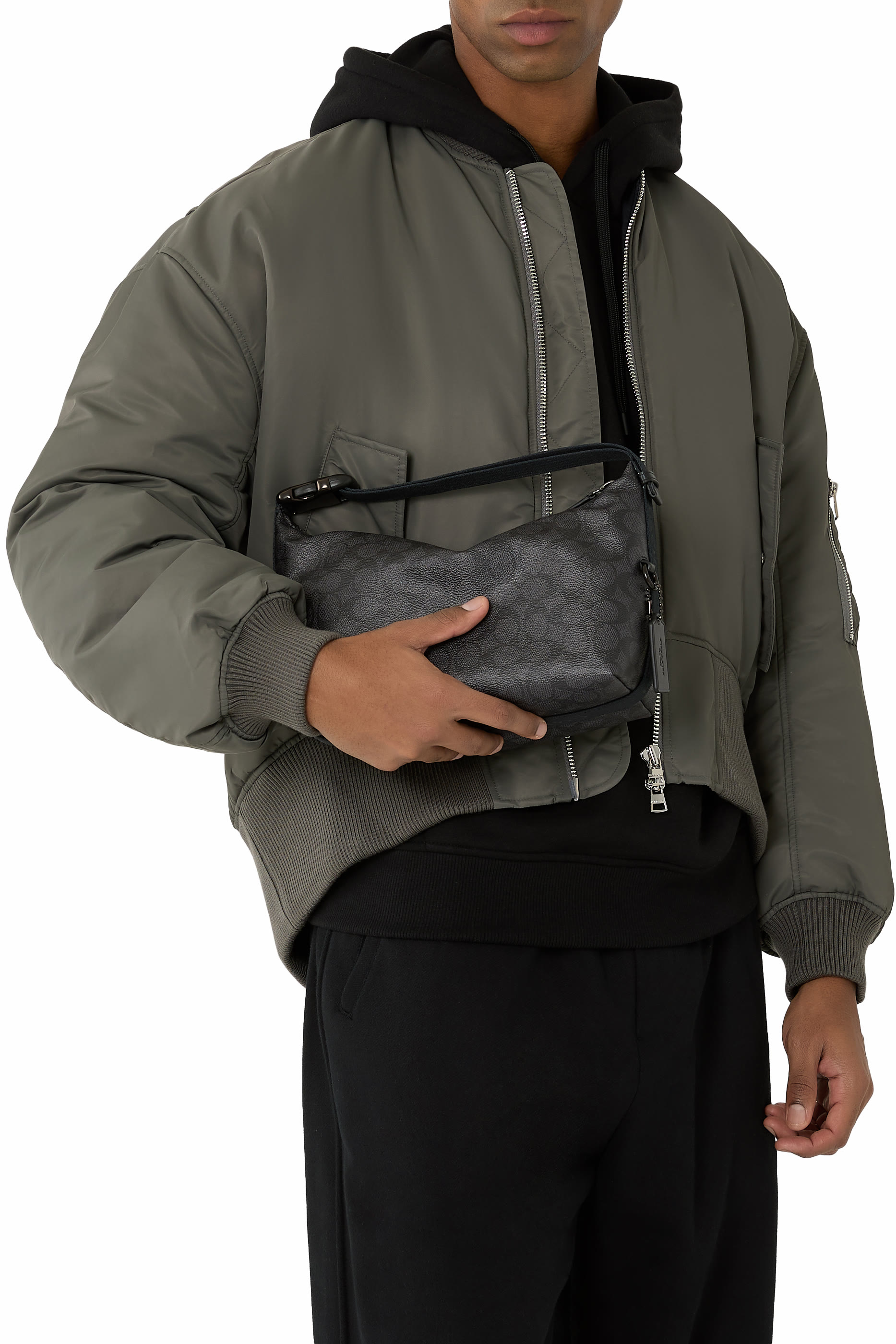 حقيبة سفر بمشبك سريع للإغلاق، قماش قنب مزين بشعار الماركة