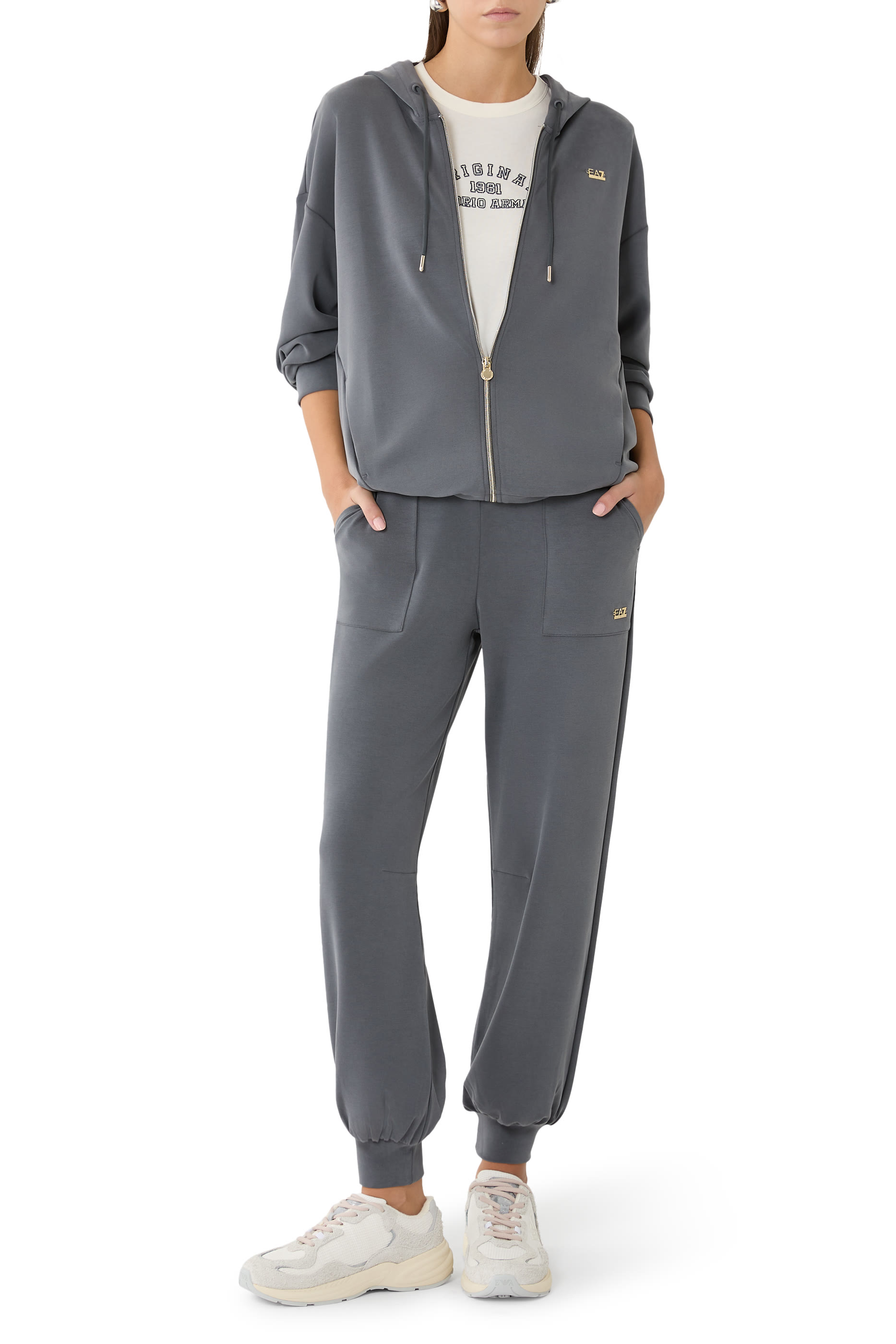 بنطال رياضي بقصة فضفاضة بشعار الماركة