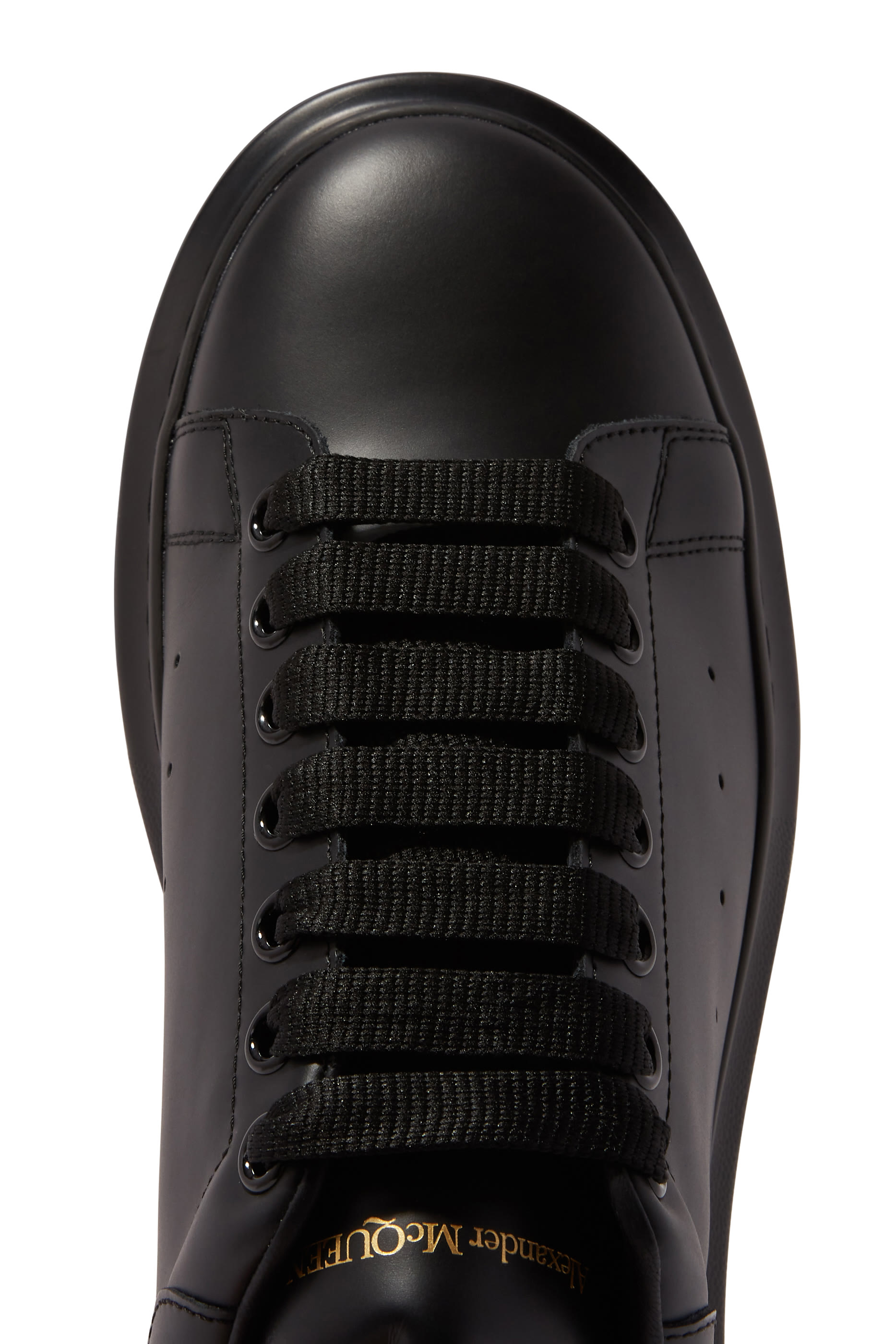 سنيكرز جلد بنعل سميك