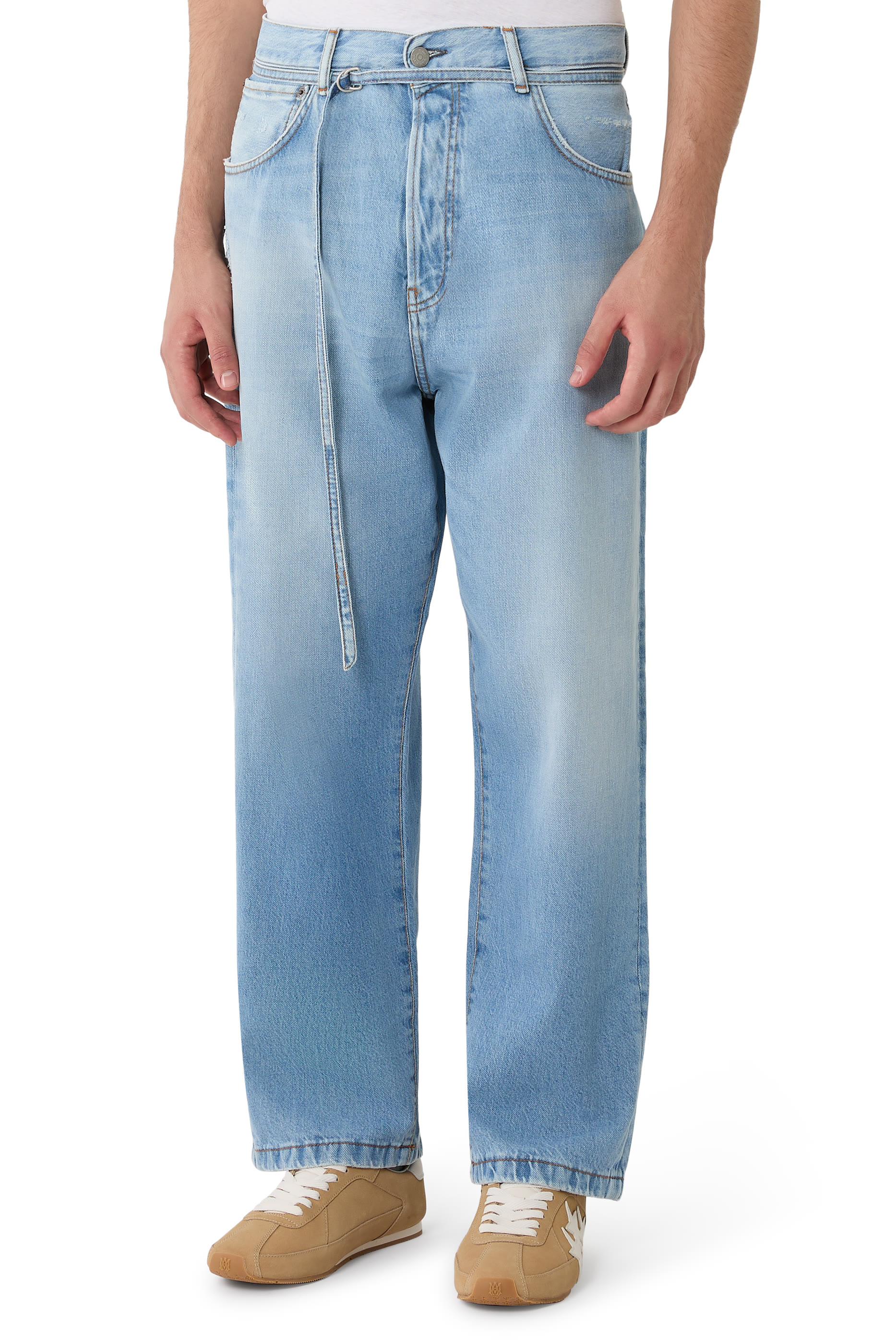 بنطال جينز بقصة واسعة