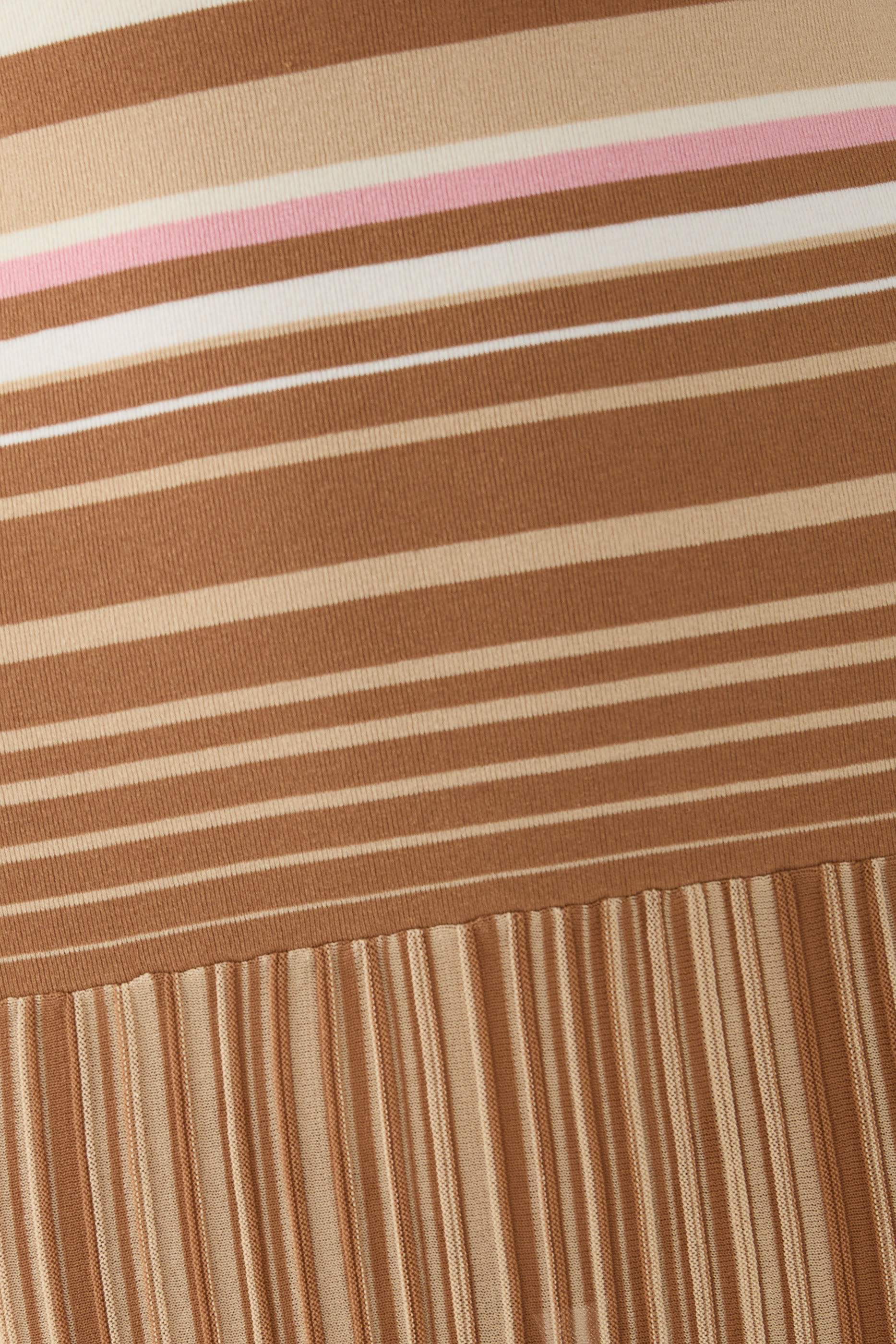 فستان إسينيا منسوج