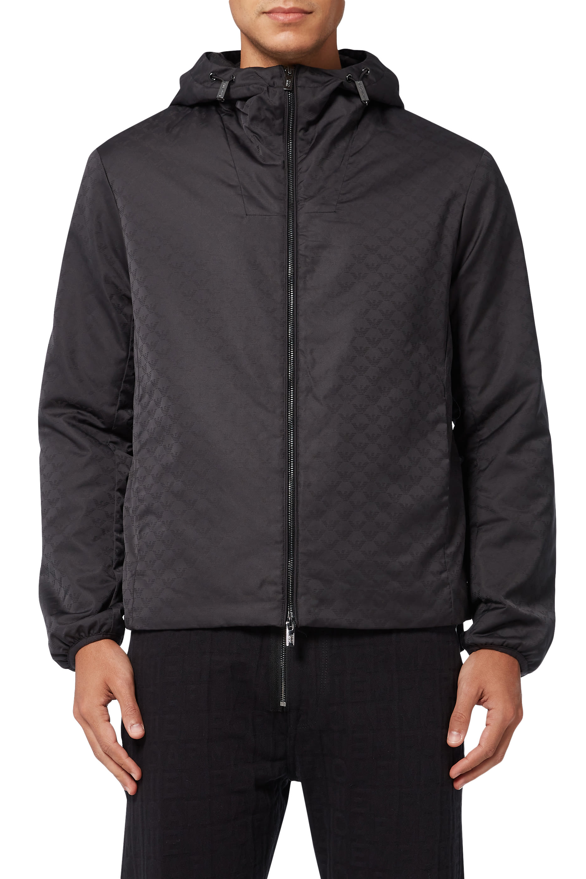 جاكيت نايلون بغطاء رأس ونقشة شعار الماركة