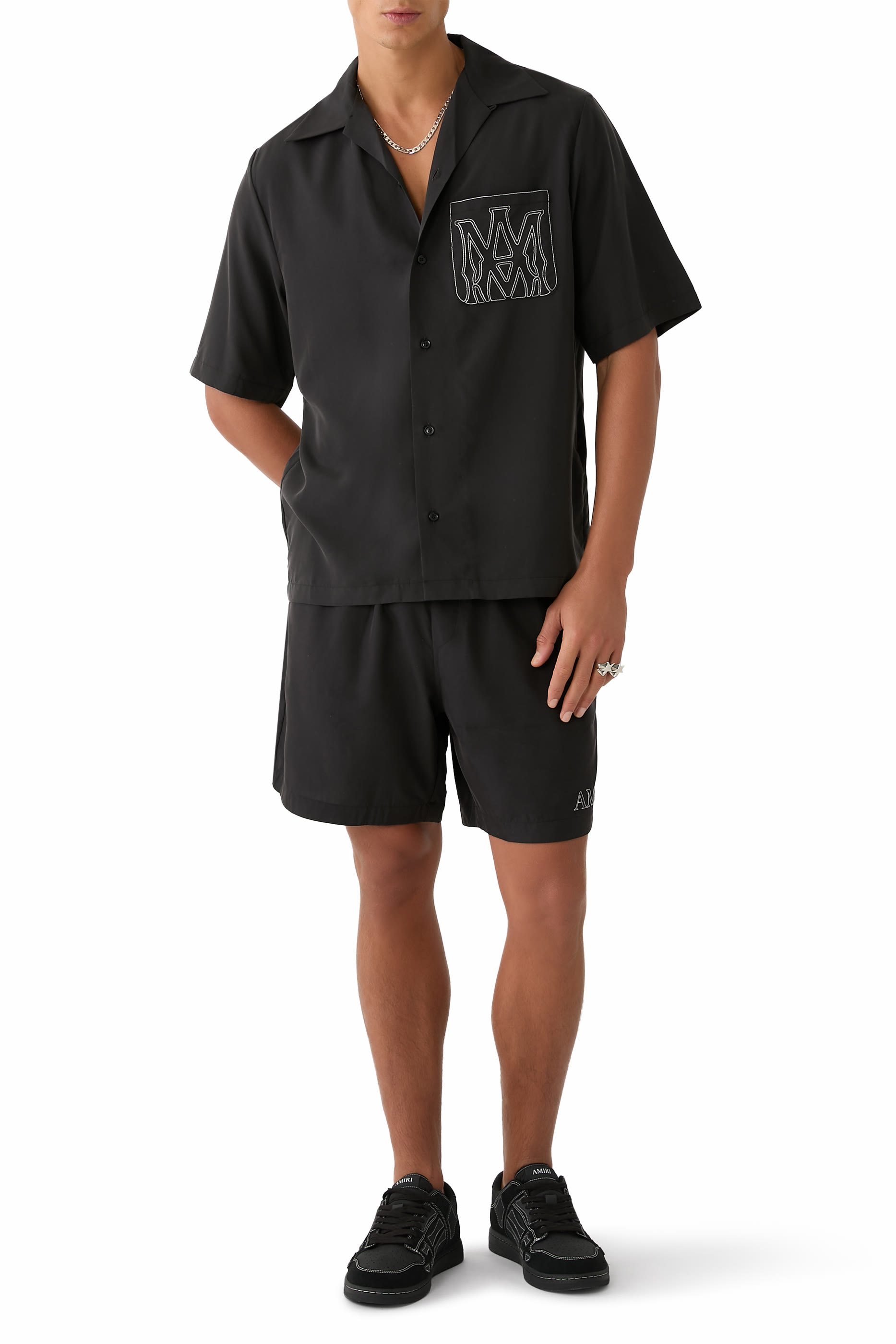 شورت ام ايه بشعار الماركة