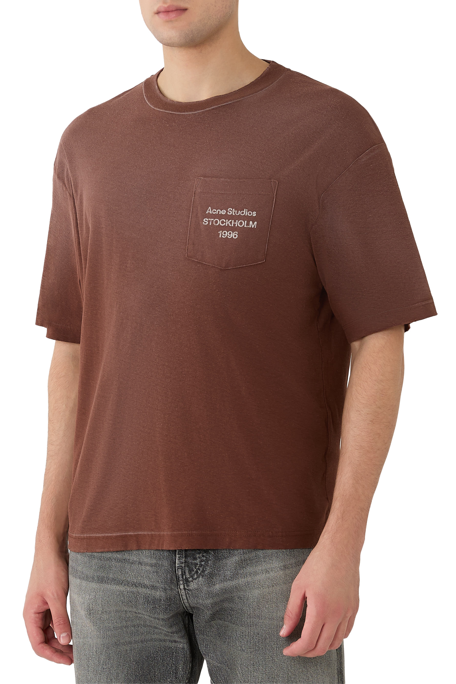 تيشيرت بشعار الماركة