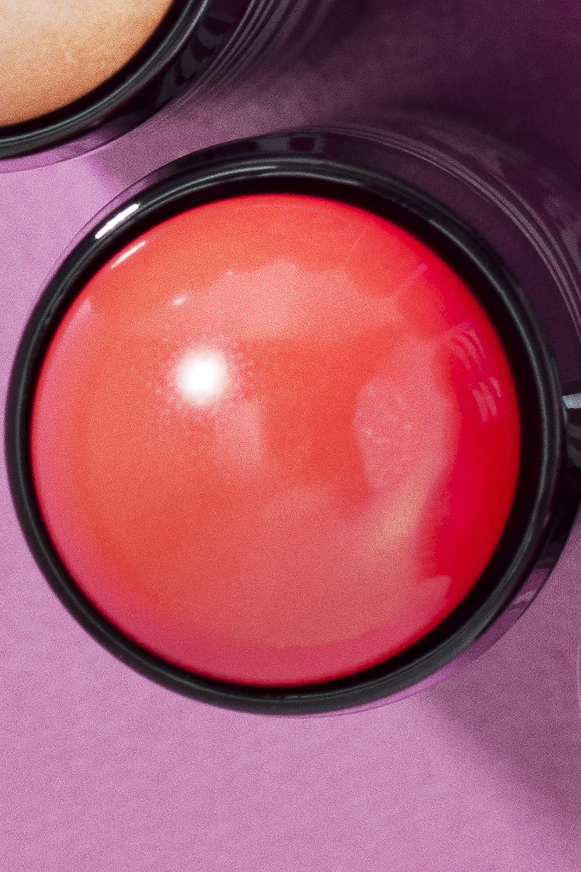 أحمر خدود فيتو بلش تويست