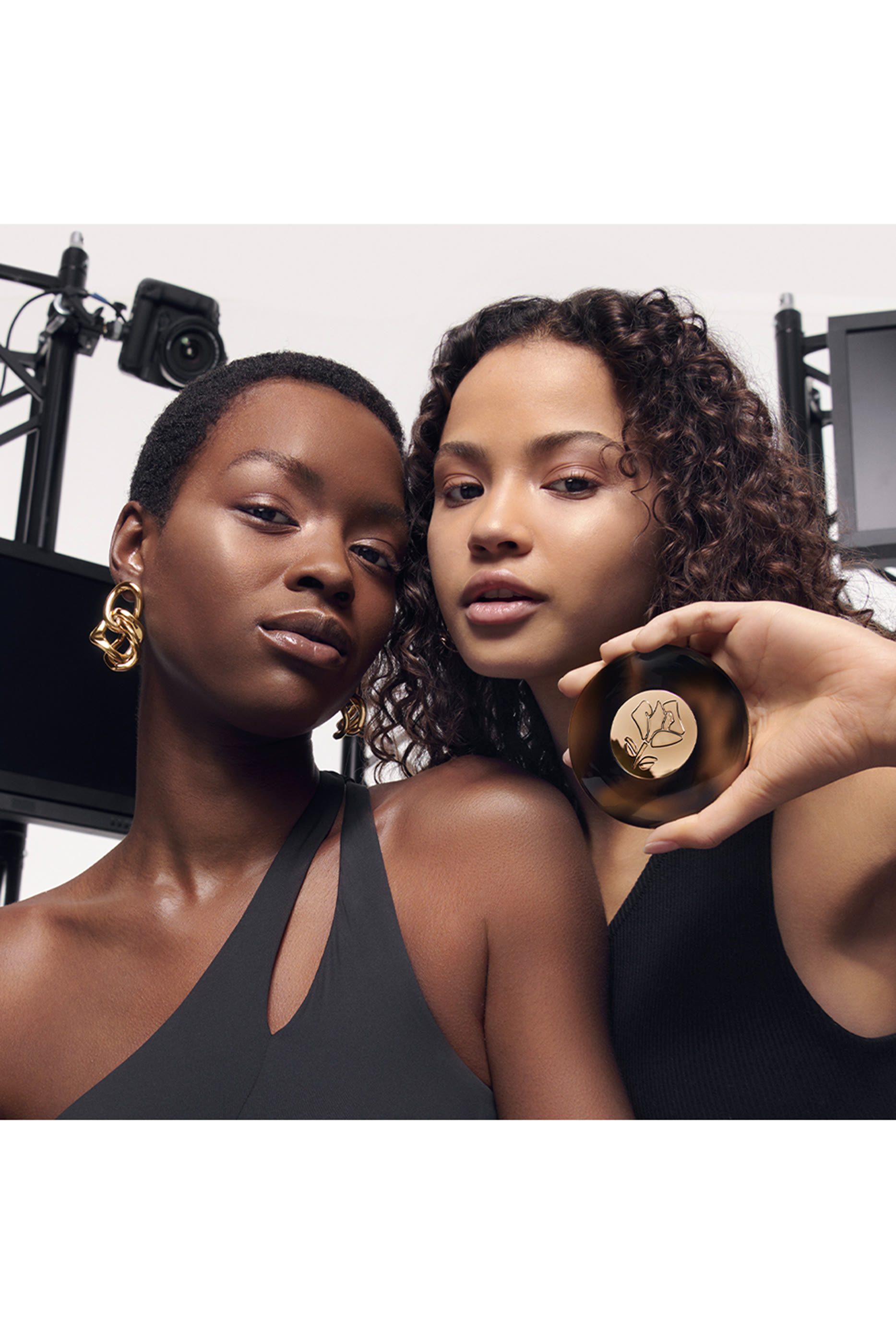 برونزر بودرة تينت ايدول الترا وير سكين ترانسفورمينج