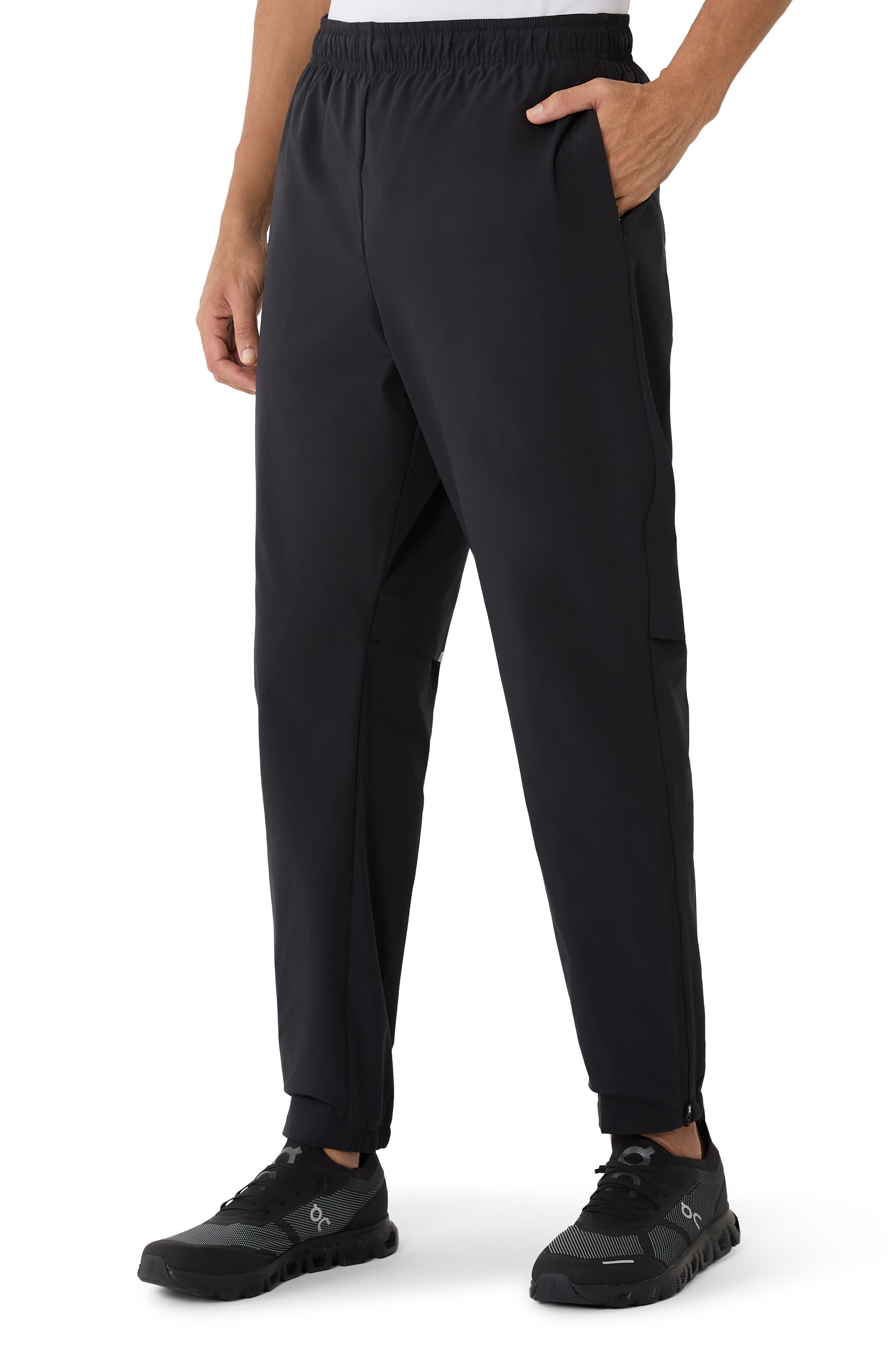 بنطال بشعار الماركة