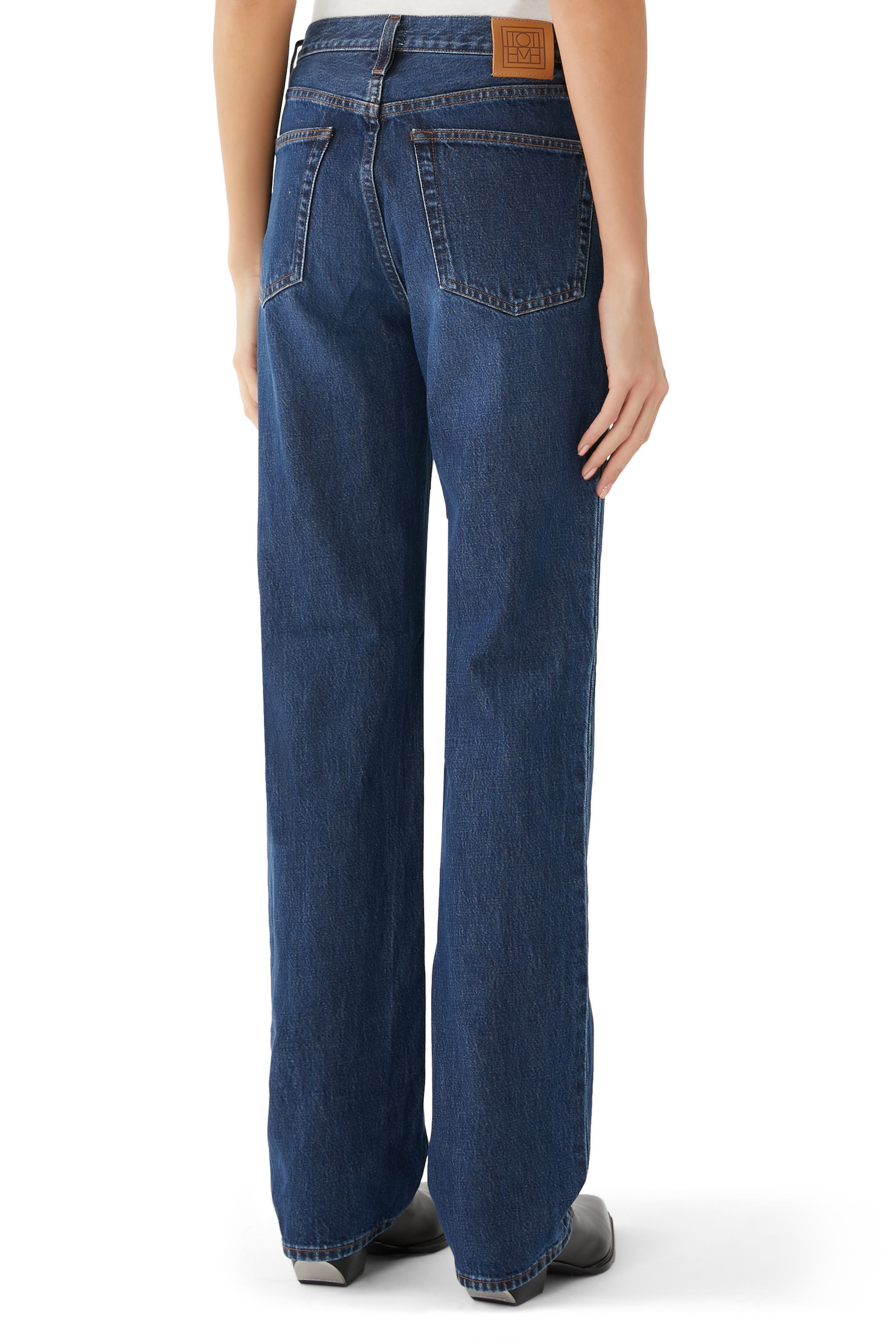 بنطال جينز دنيم بقصة كلاسيكية