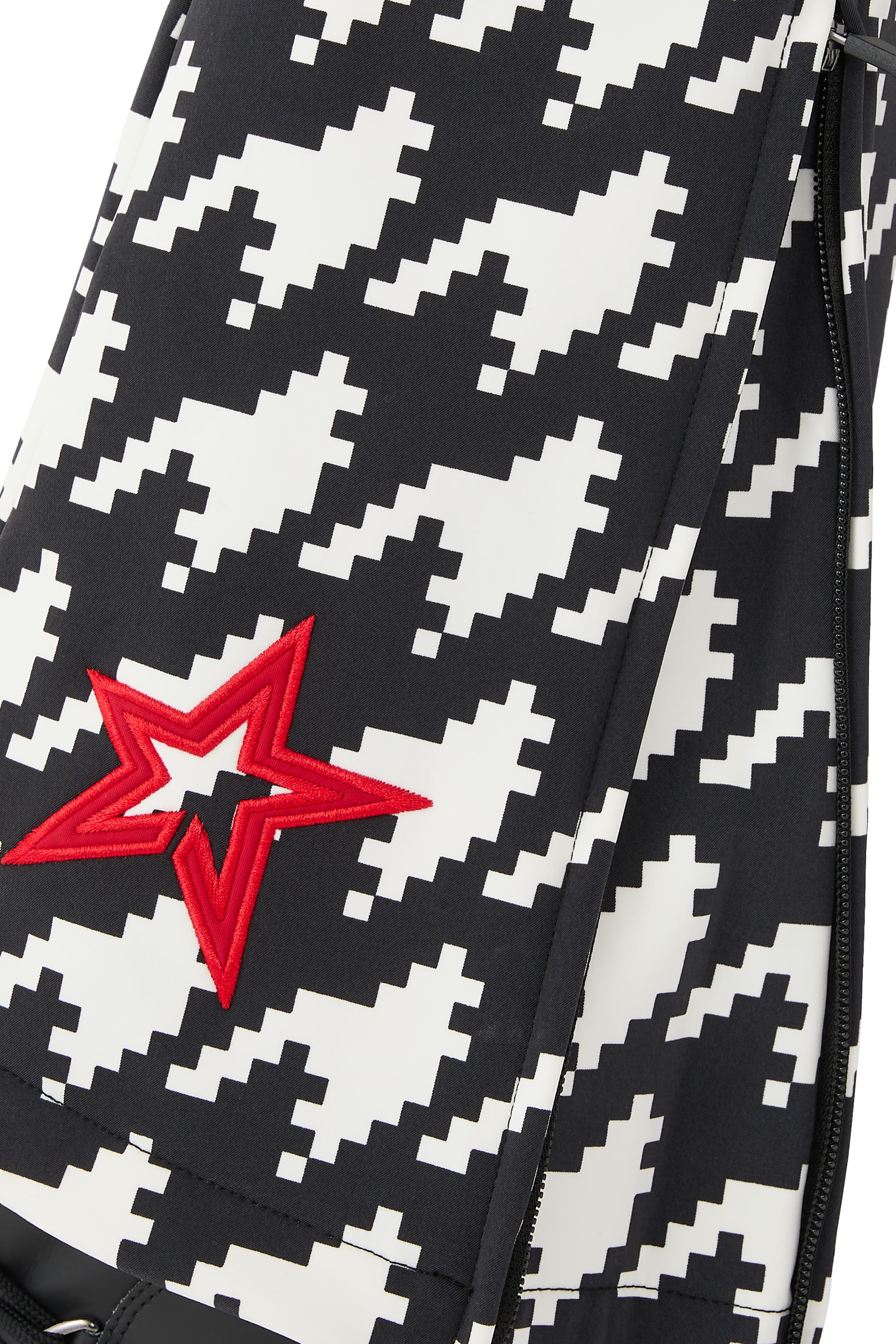 بدلة تزلج بمريلة ونقشة هاوندزتوث