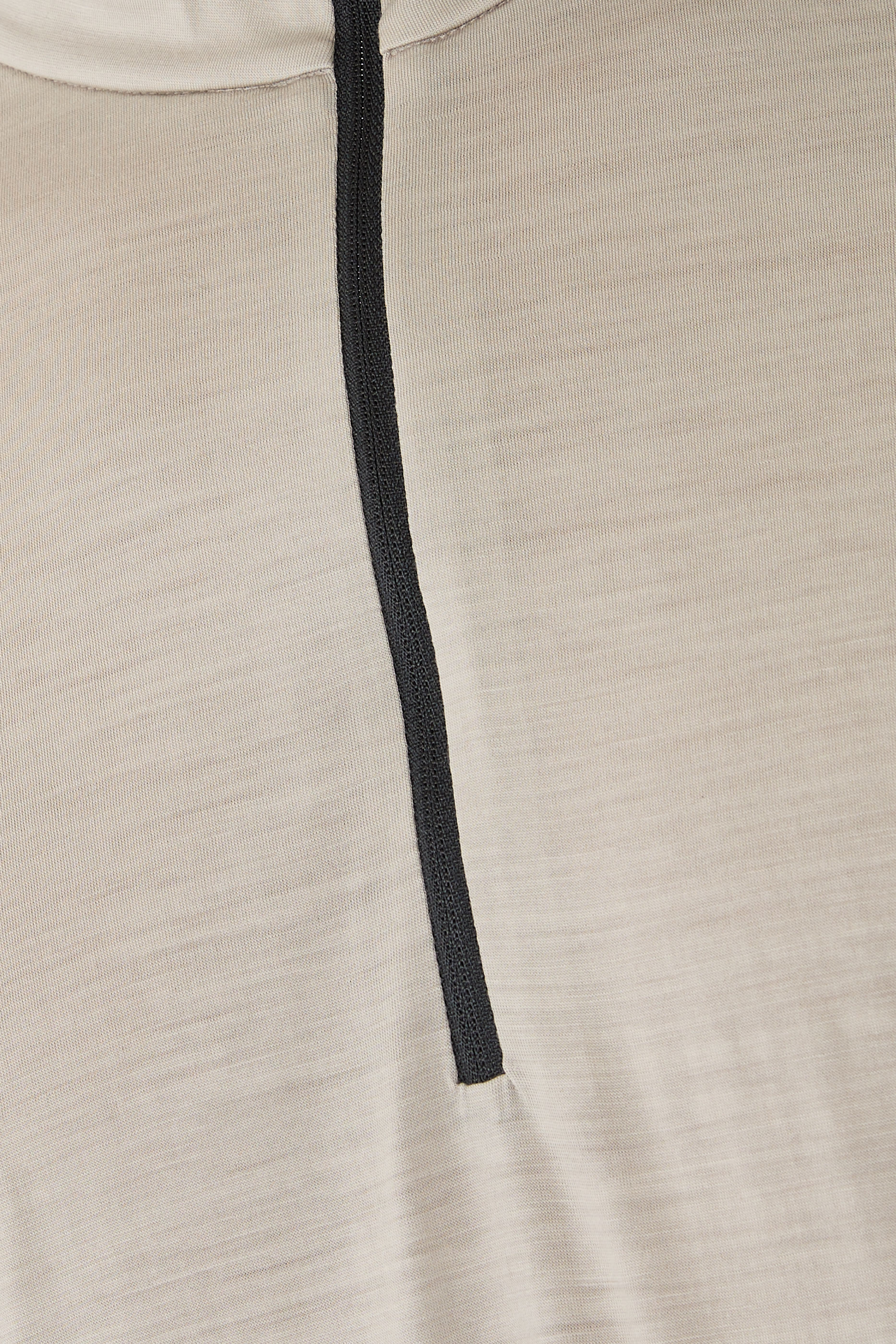 تيشيرت بأكمام طويلة ونصف سحاب