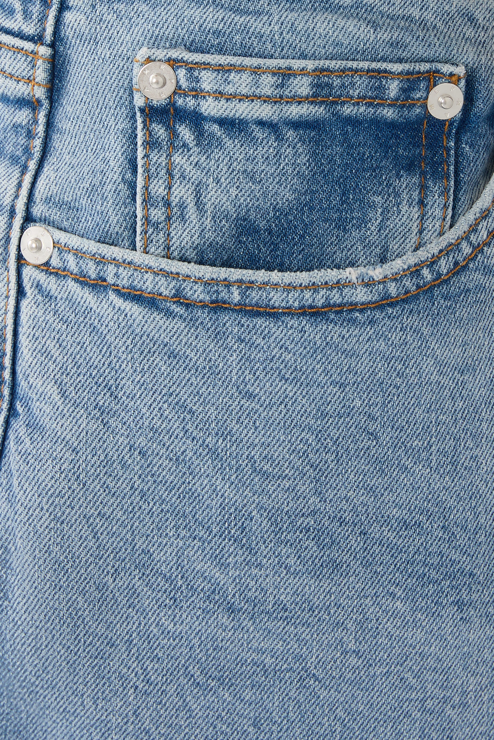 بنطال جينز مودرن بقصة مستقيمة