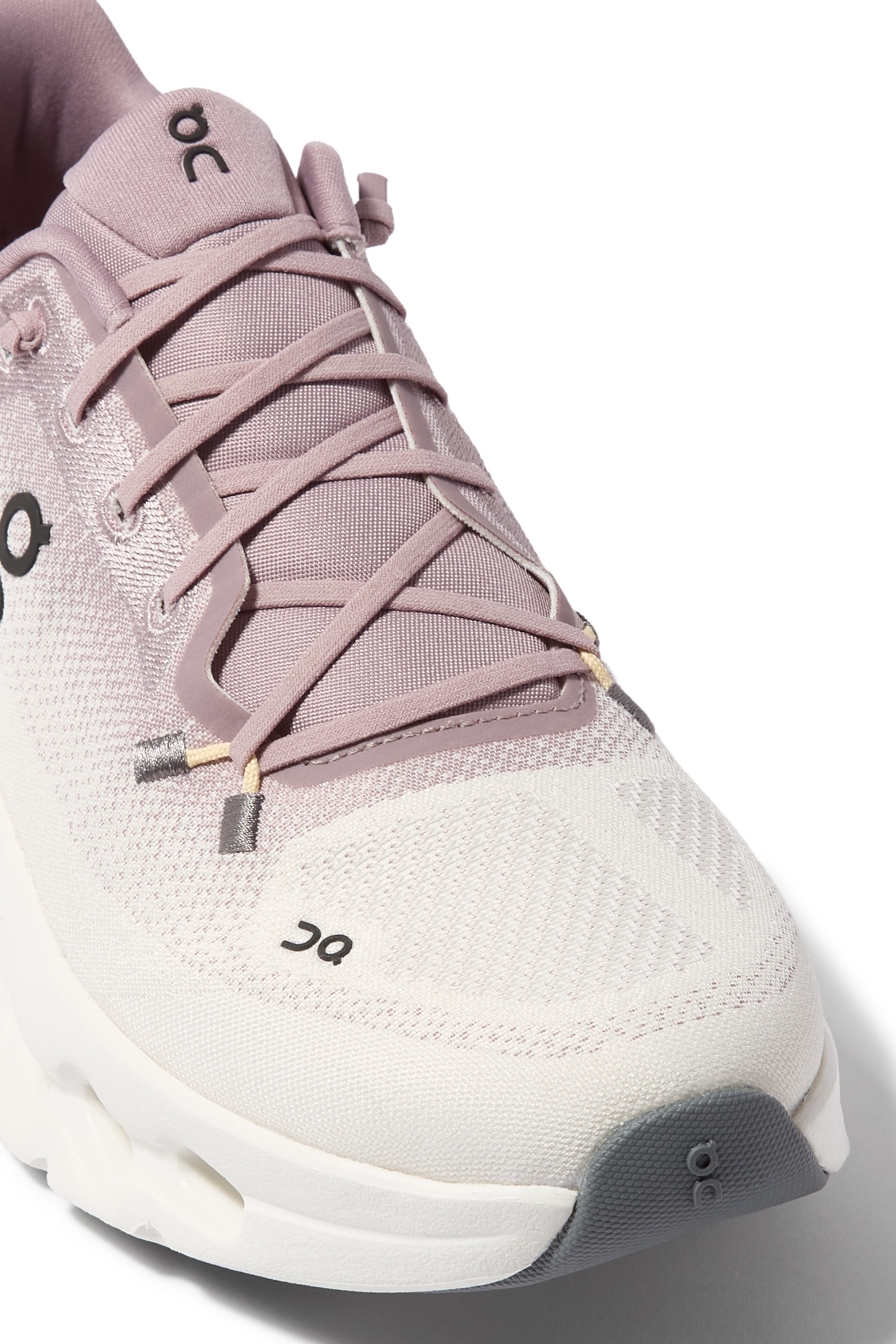 سنيكرز كلاودتيلت للنساء 