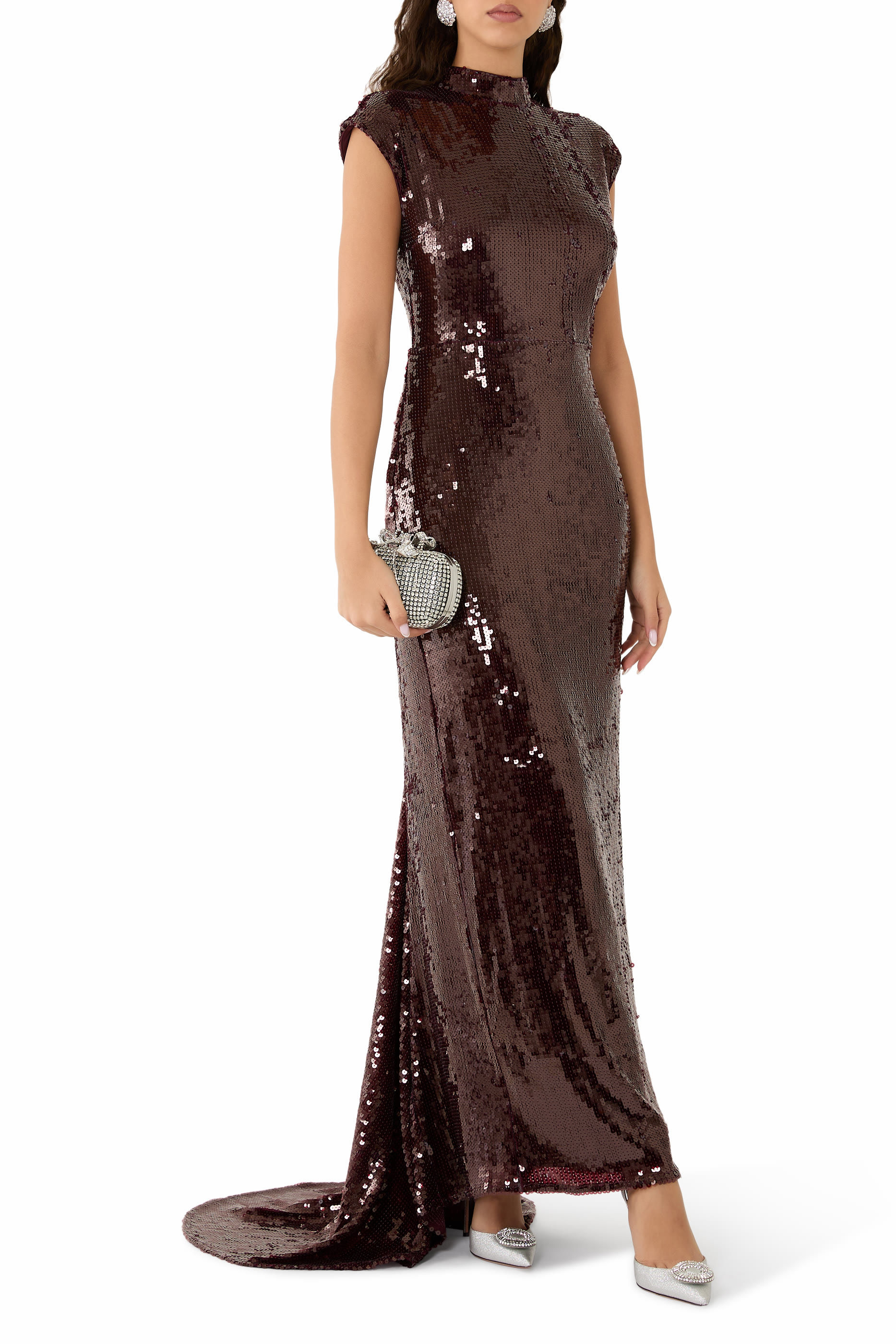 فستان طويل بأكمام كاب