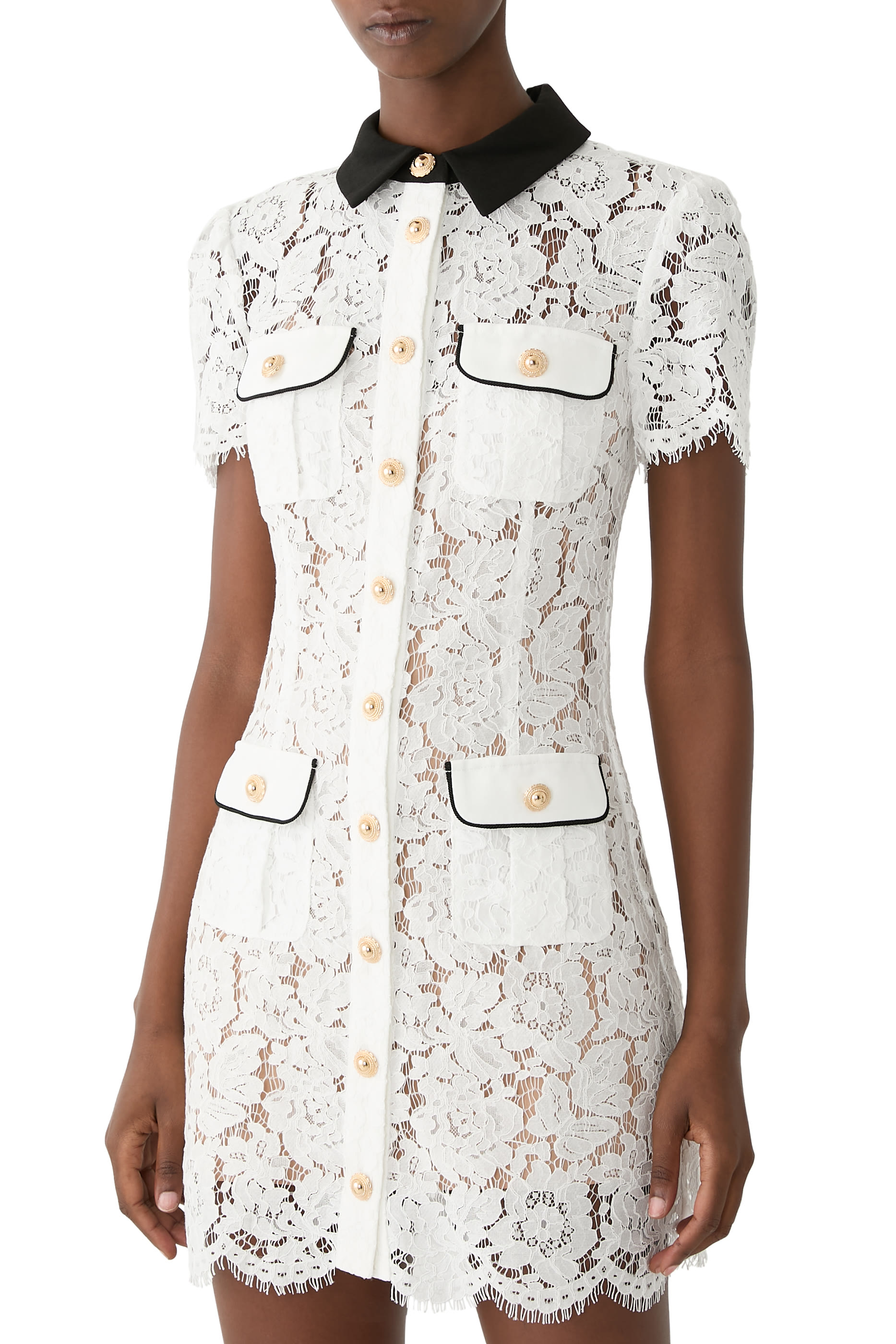 فستان قصير بياقة بلون مغاير دانتيل فستان قصير بياقة بلون مغاير دانتيل