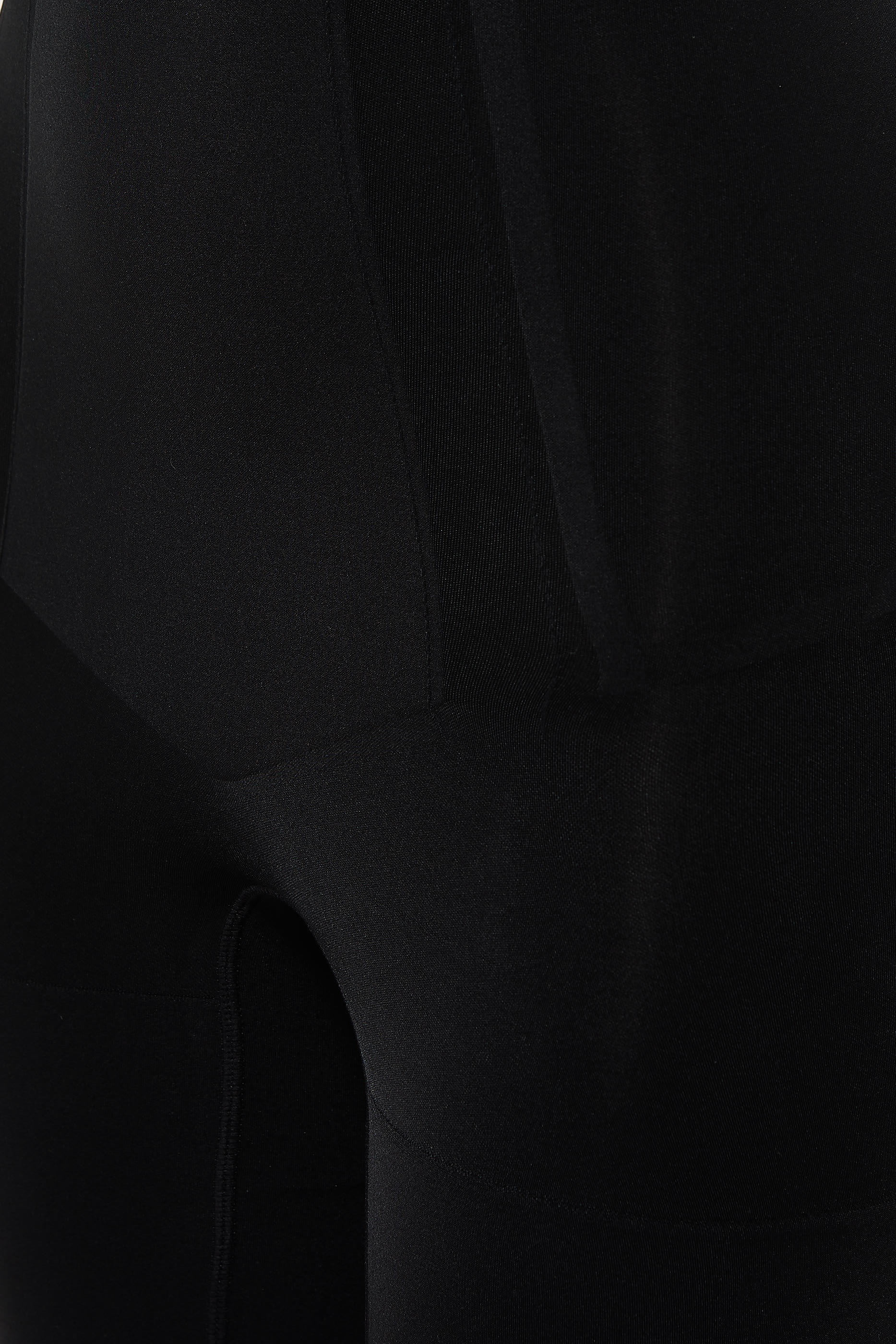 شورت متوسط الطول بخصر مرتفع