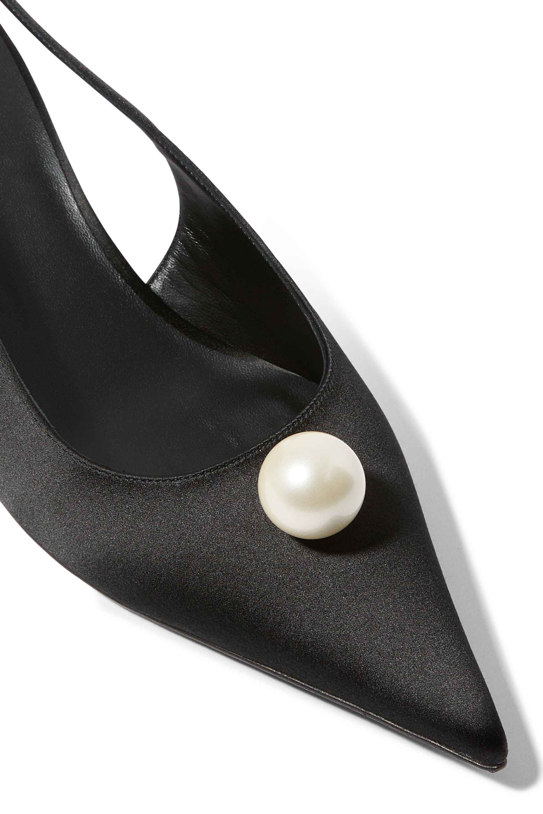 حذاء  بكعب صغير وسير خلفي مرصع بلؤلؤ