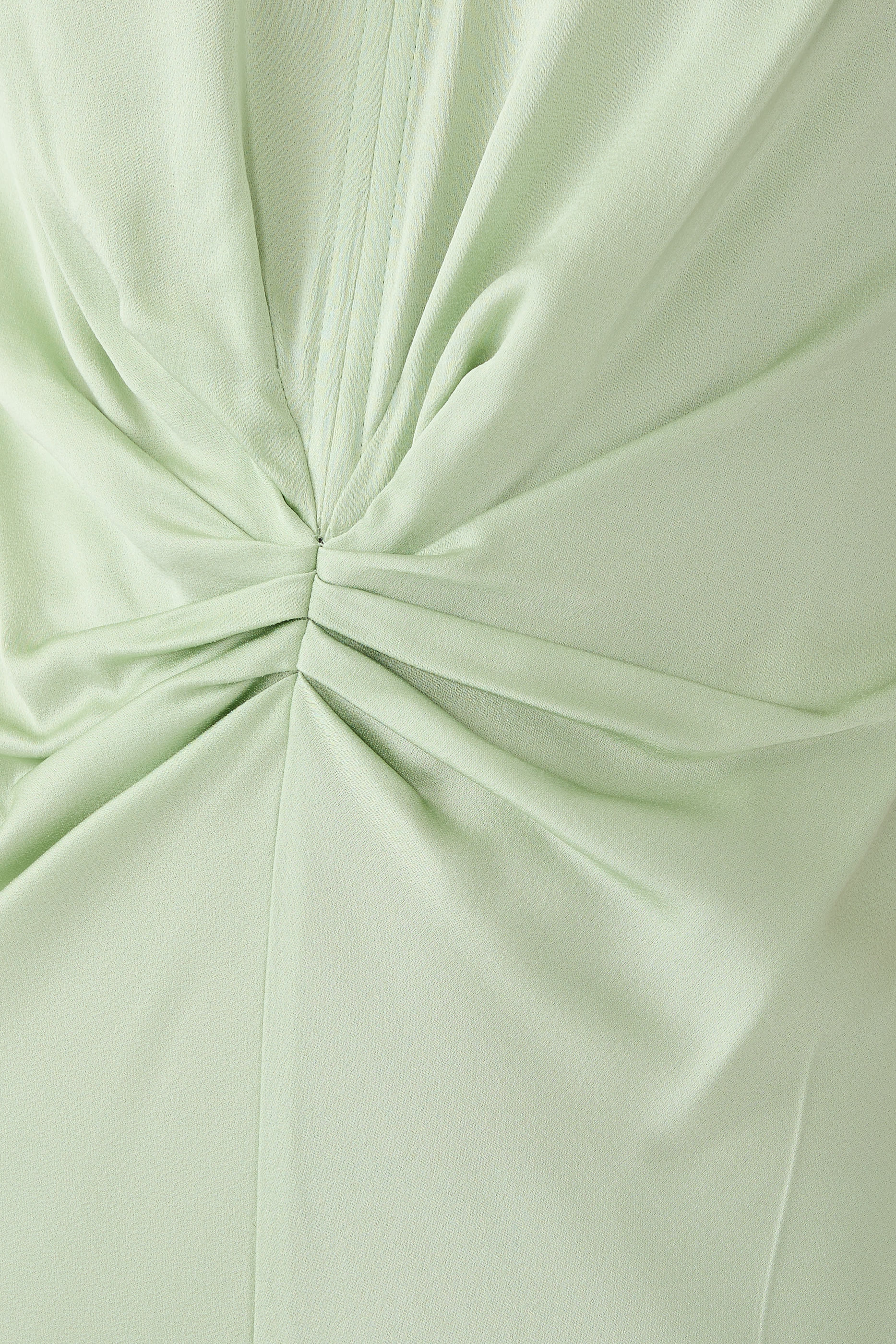 فستان متوسط الطول بياقة V وكشكش